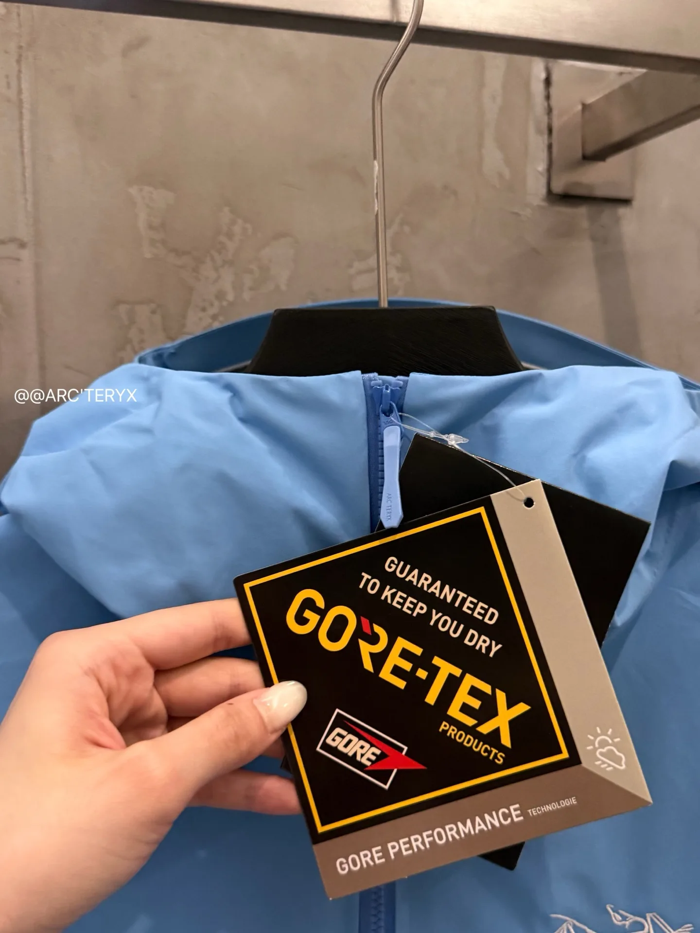 Beta SL GORE-TEX Hooded Shell Jacket D38024098 — view 6