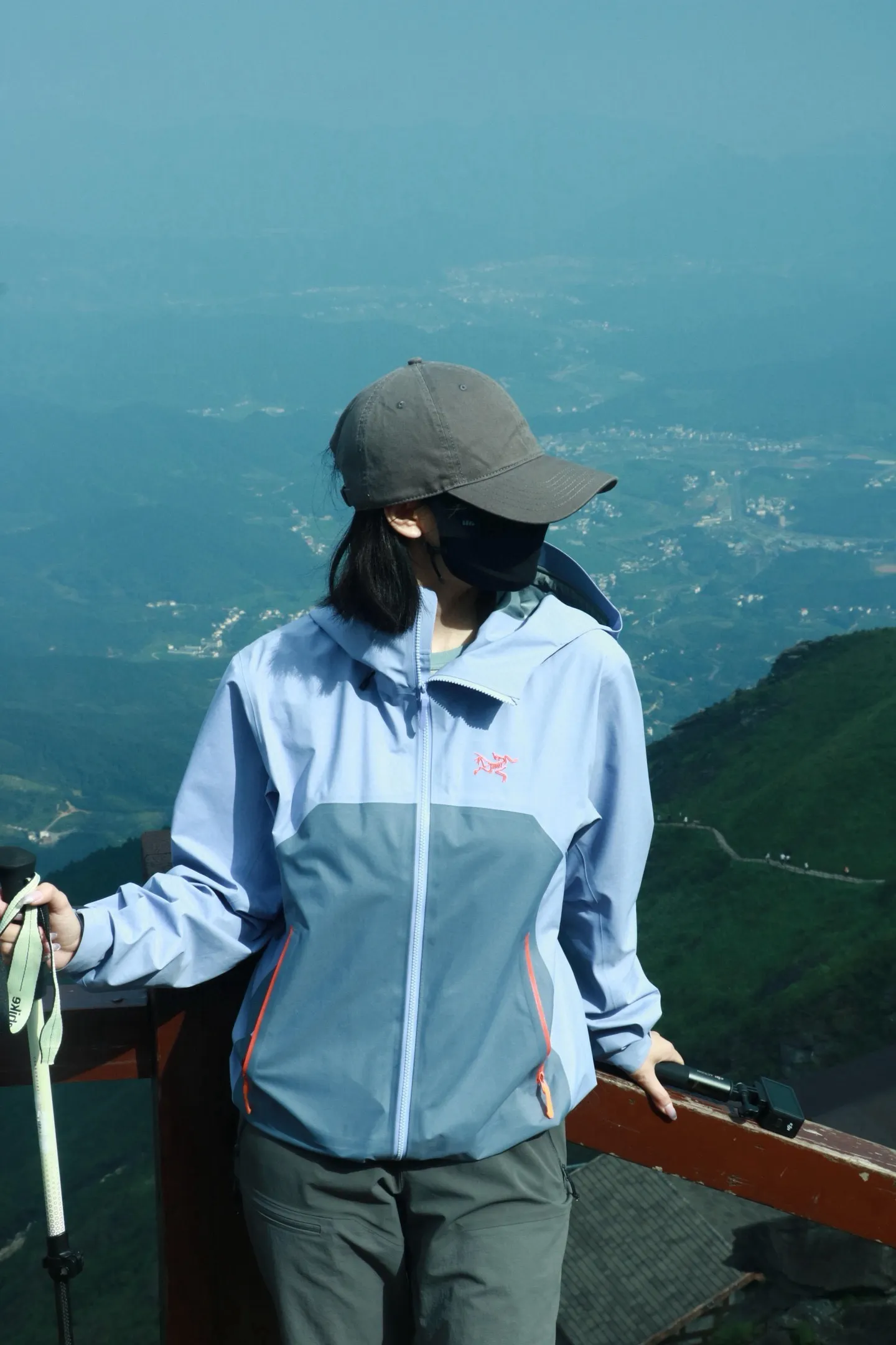 Beta SL GORE-TEX Hooded Shell Jacket D38024101 — view 7