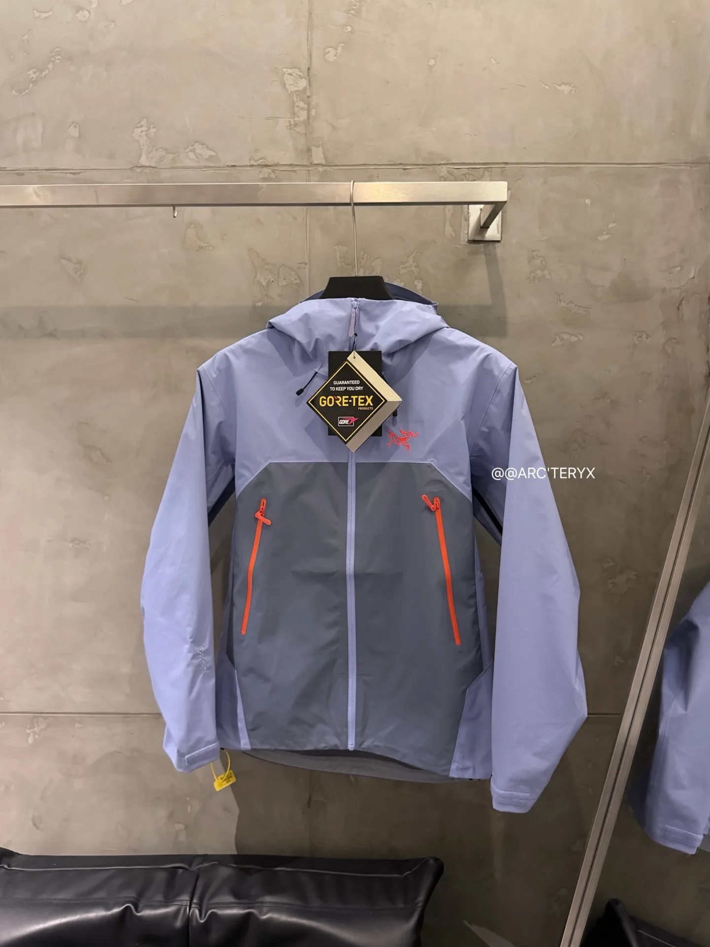 Beta SL GORE-TEX Hooded Shell Jacket D38024102