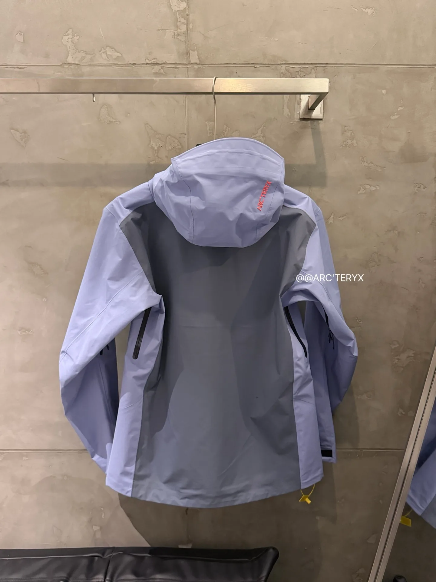 Beta SL GORE-TEX Hooded Shell Jacket D38024102 — view 3