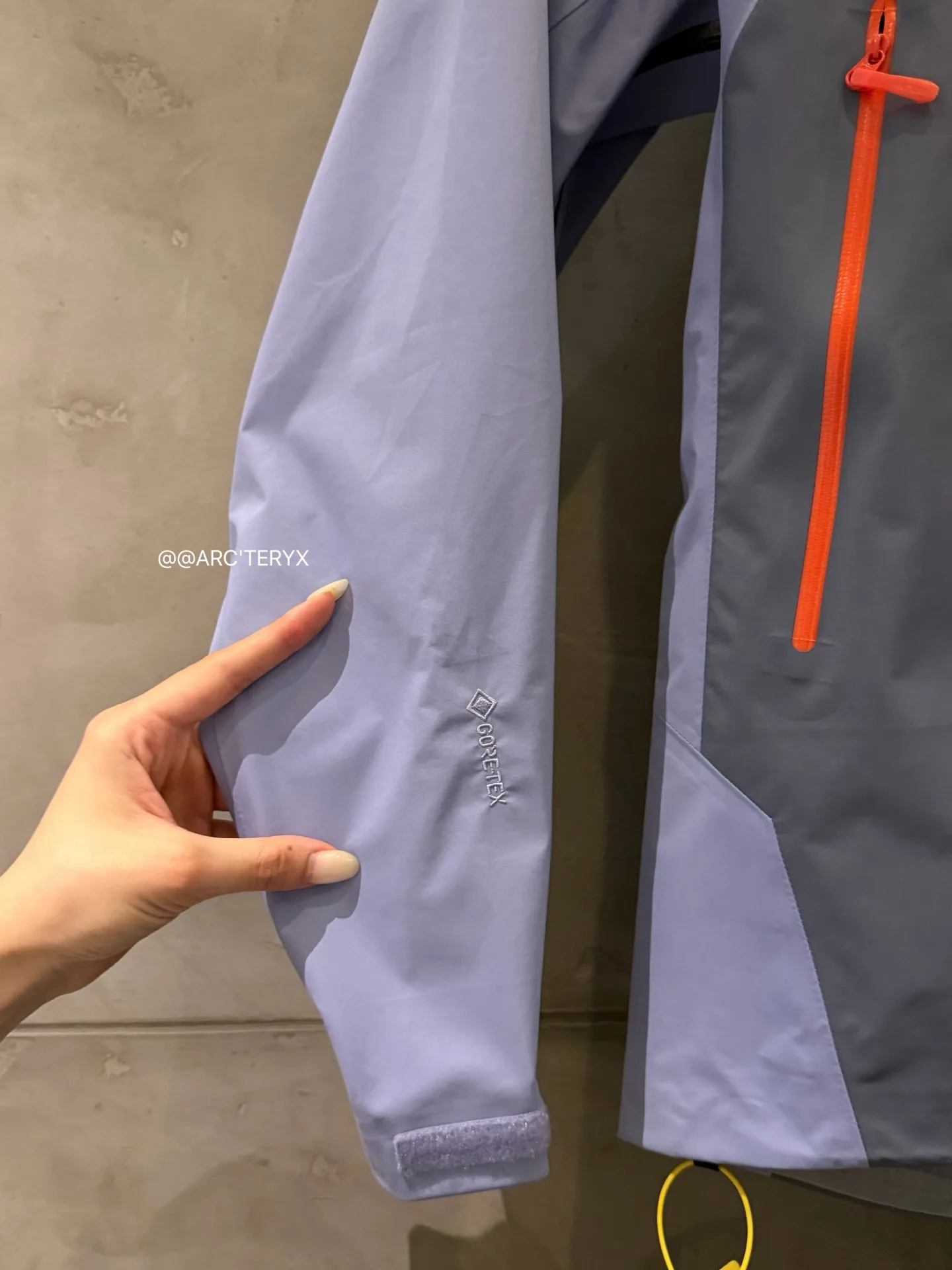 Beta SL GORE-TEX Hooded Shell Jacket D38024102 — view 6