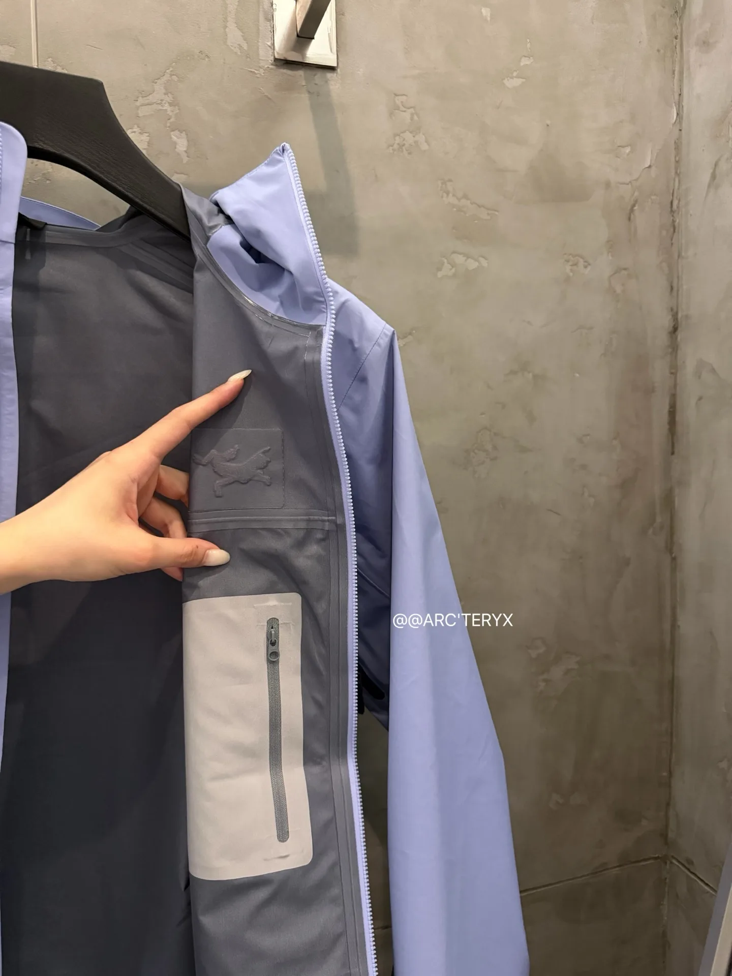 Beta SL GORE-TEX Hooded Shell Jacket D38024102 — view 8
