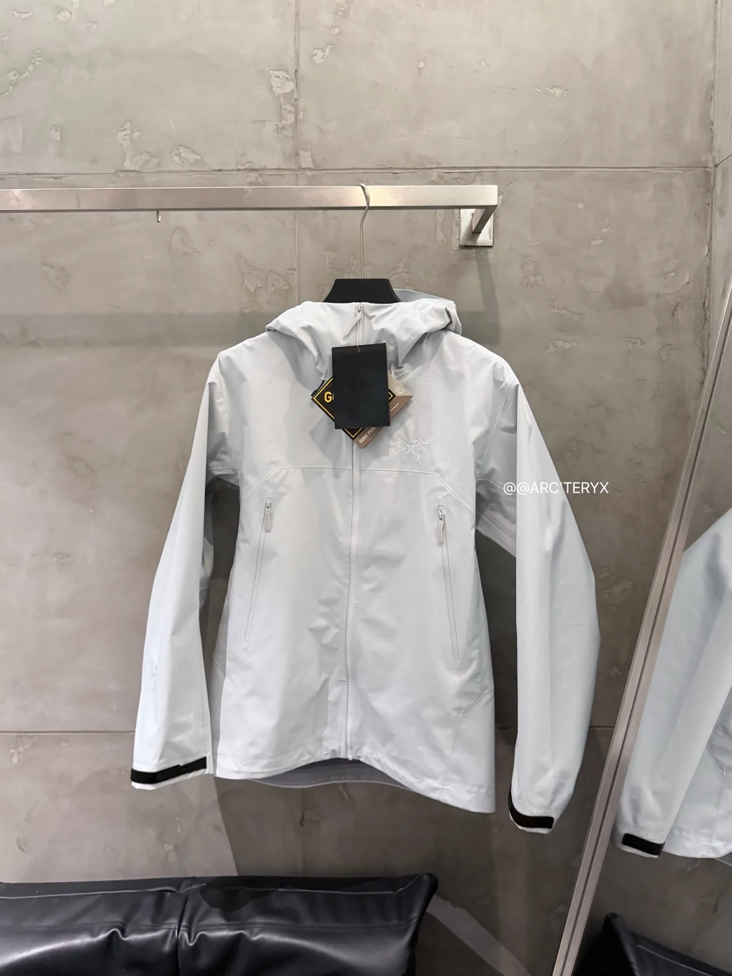 Beta SL GORE-TEX Hooded Shell Jacket D38024100