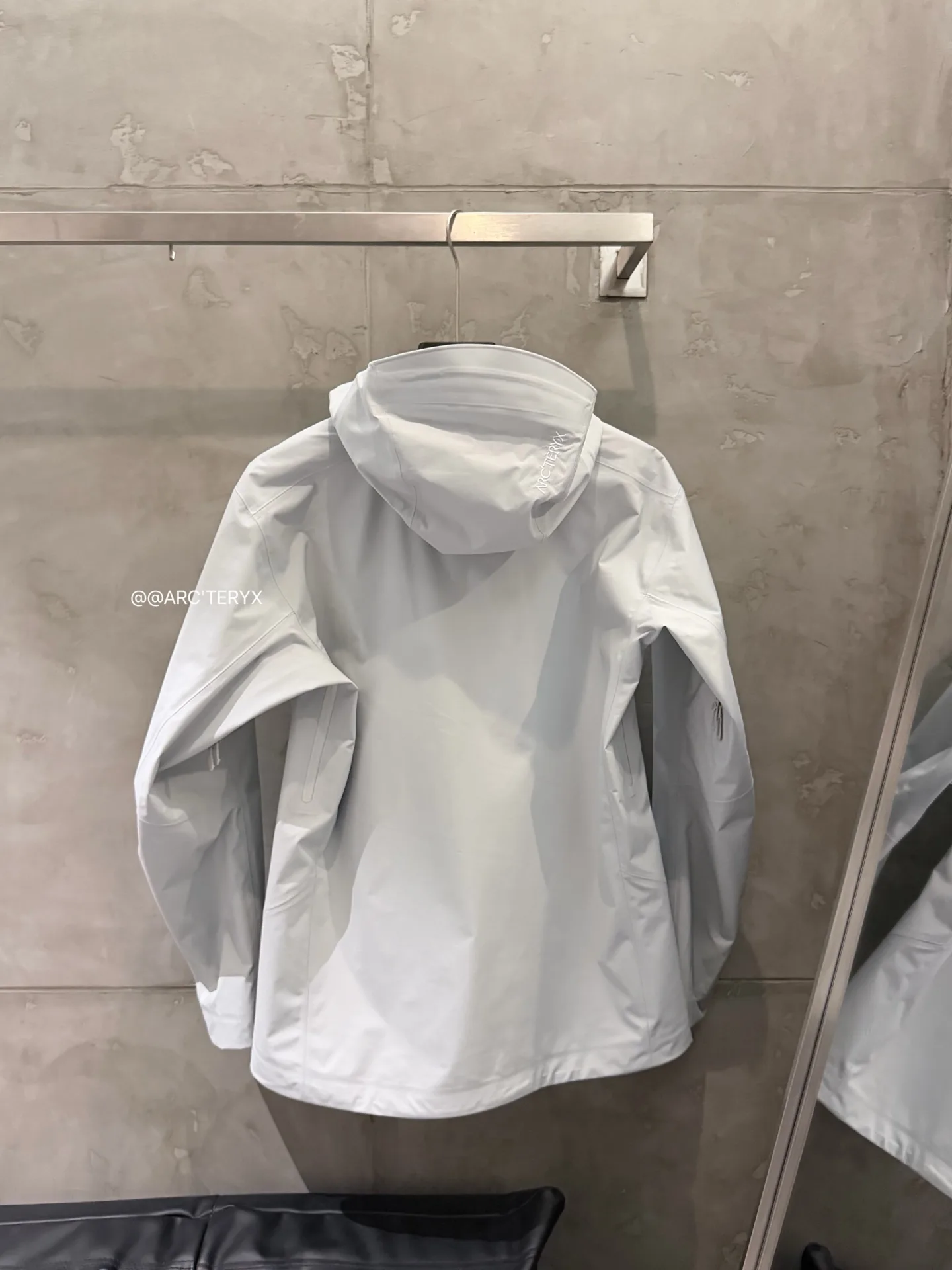 Beta SL GORE-TEX Hooded Shell Jacket D38024100 — view 2