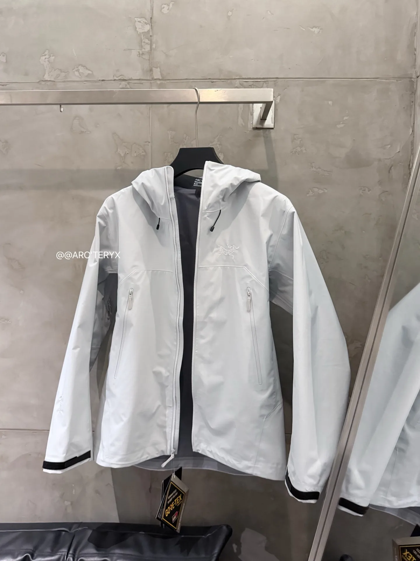 Beta SL GORE-TEX Hooded Shell Jacket D38024100 — view 3