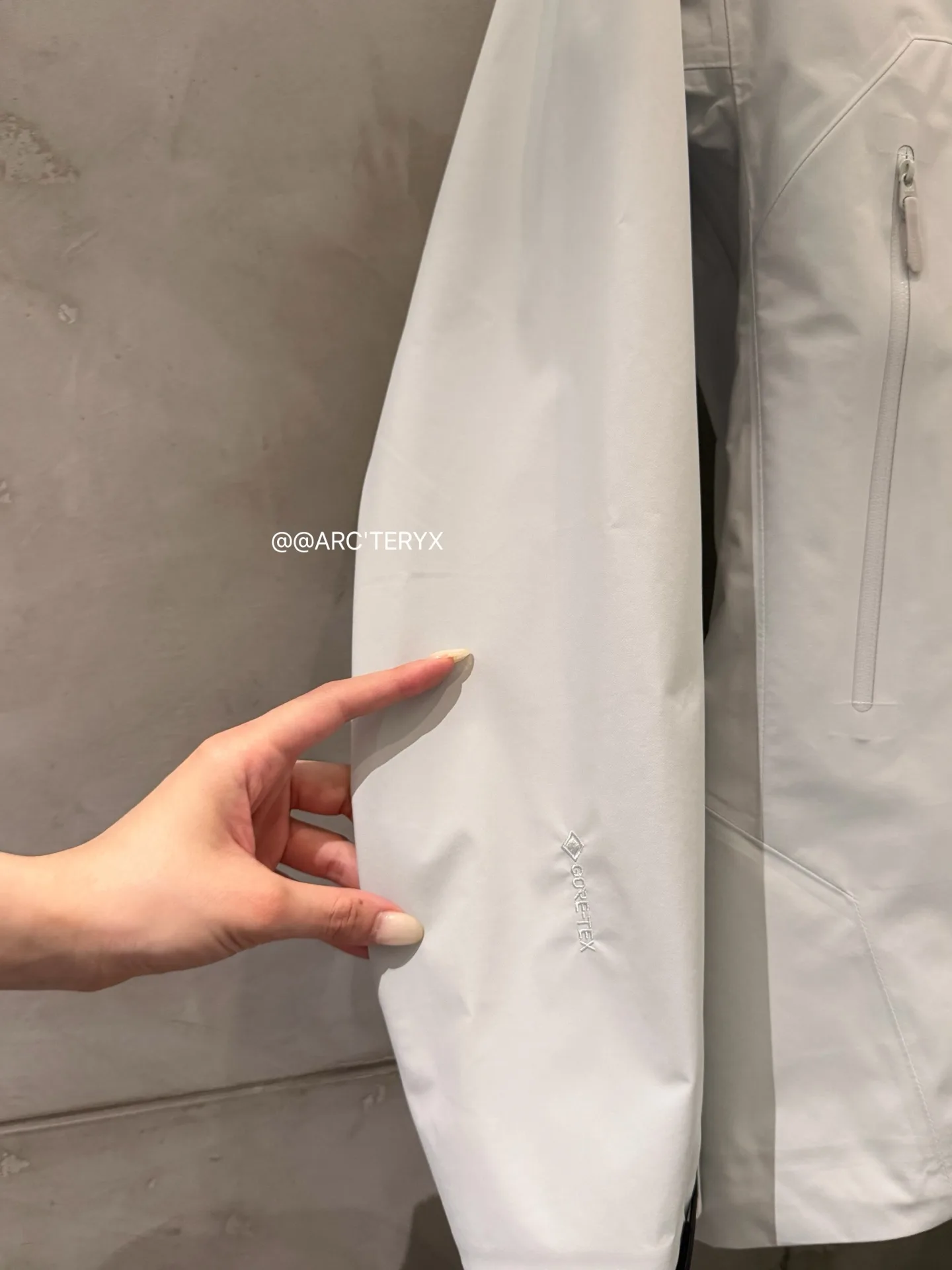 Beta SL GORE-TEX Hooded Shell Jacket D38024100 — view 5