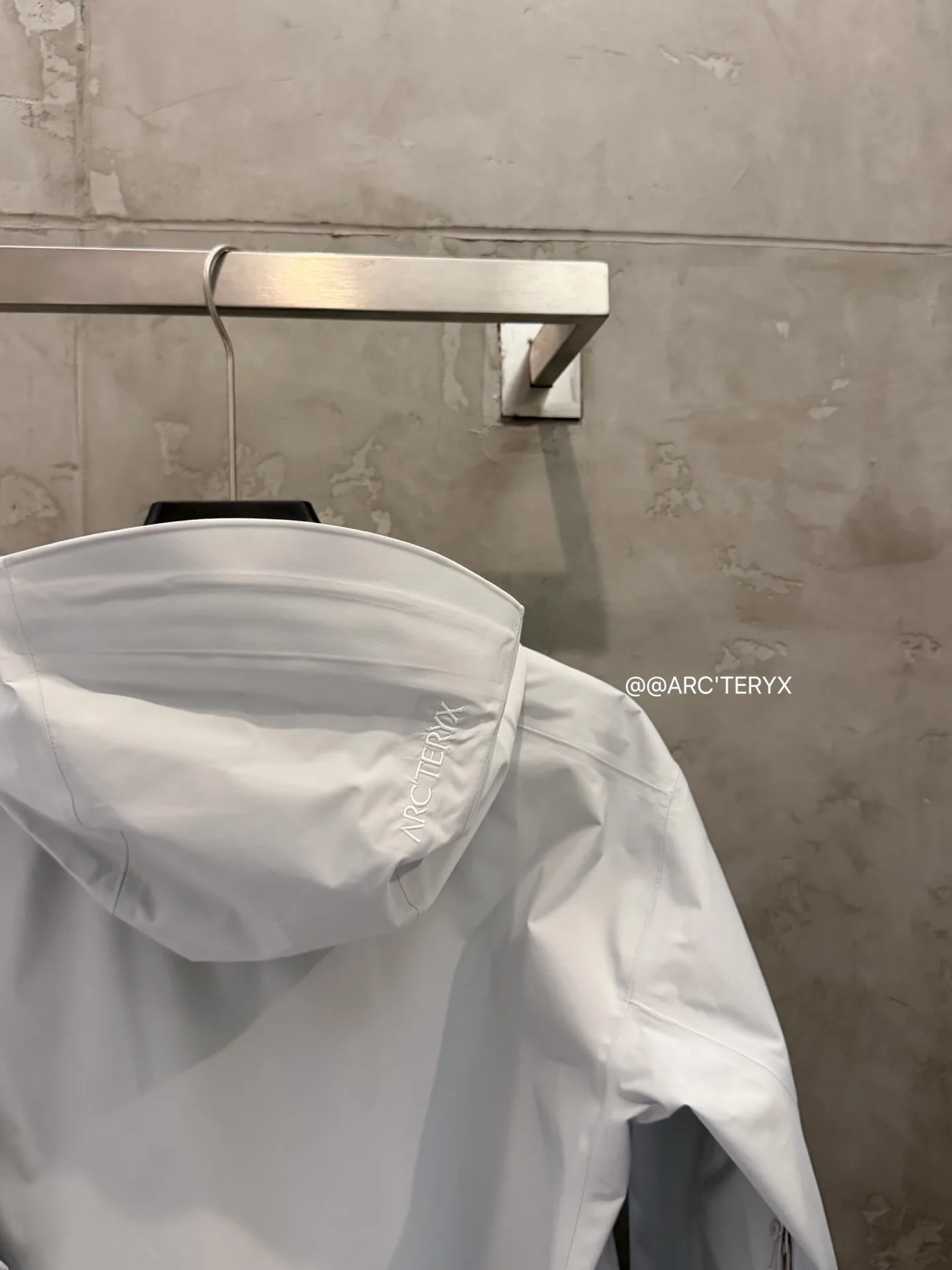 Beta SL GORE-TEX Hooded Shell Jacket D38024100 — view 7