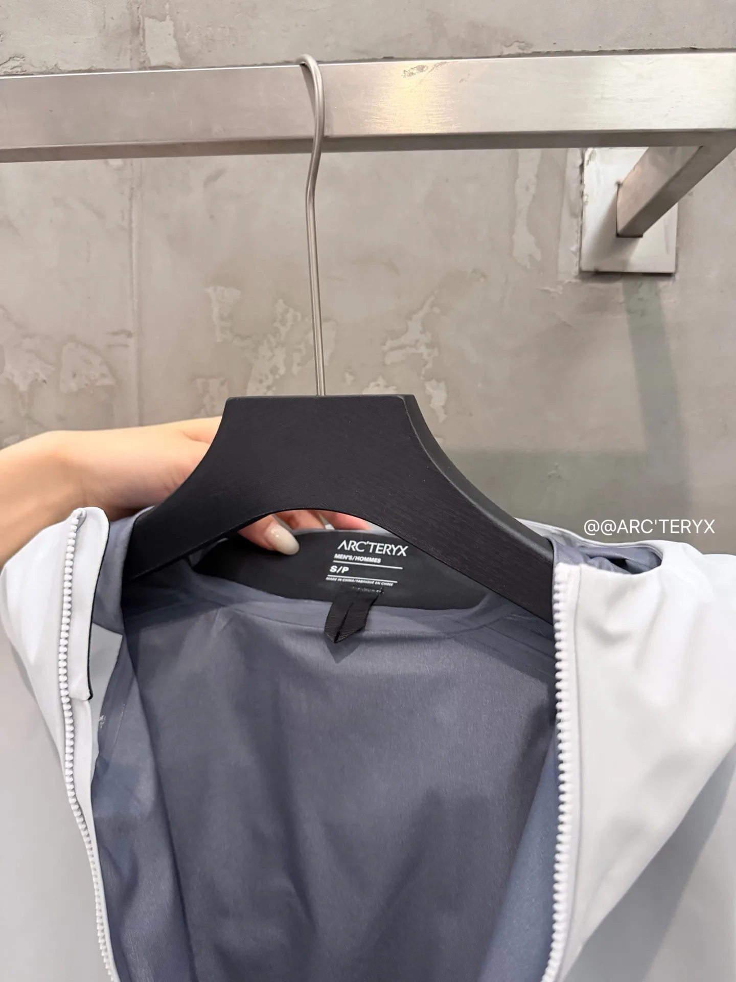 Beta SL GORE-TEX Hooded Shell Jacket D38024100 — view 8