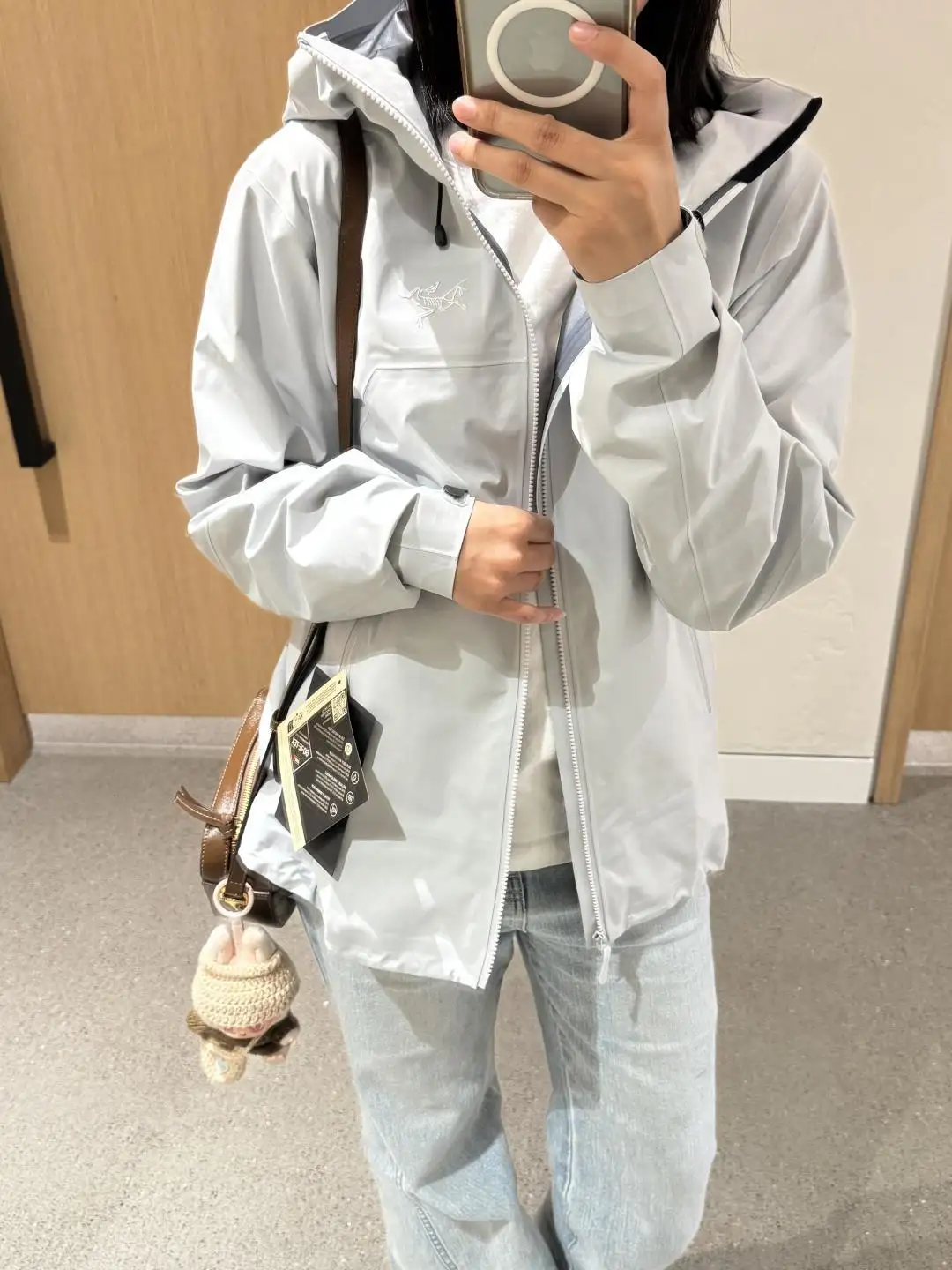 Beta SL GORE-TEX Hooded Shell Jacket D38024099 — view 2
