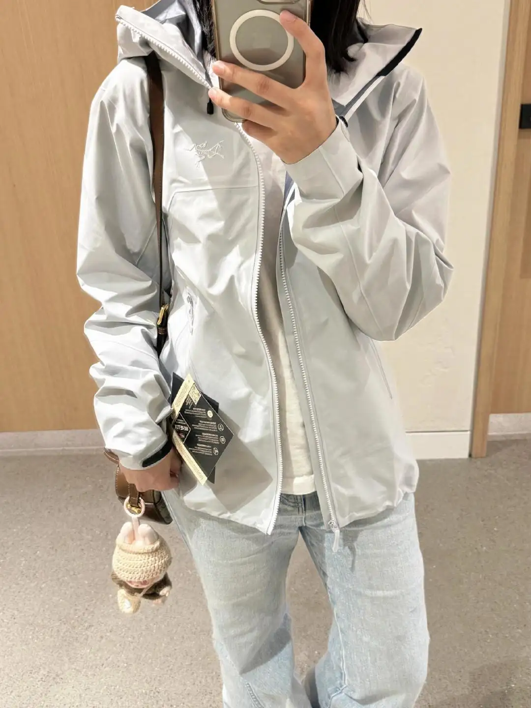 Beta SL GORE-TEX Hooded Shell Jacket D38024099 — view 3