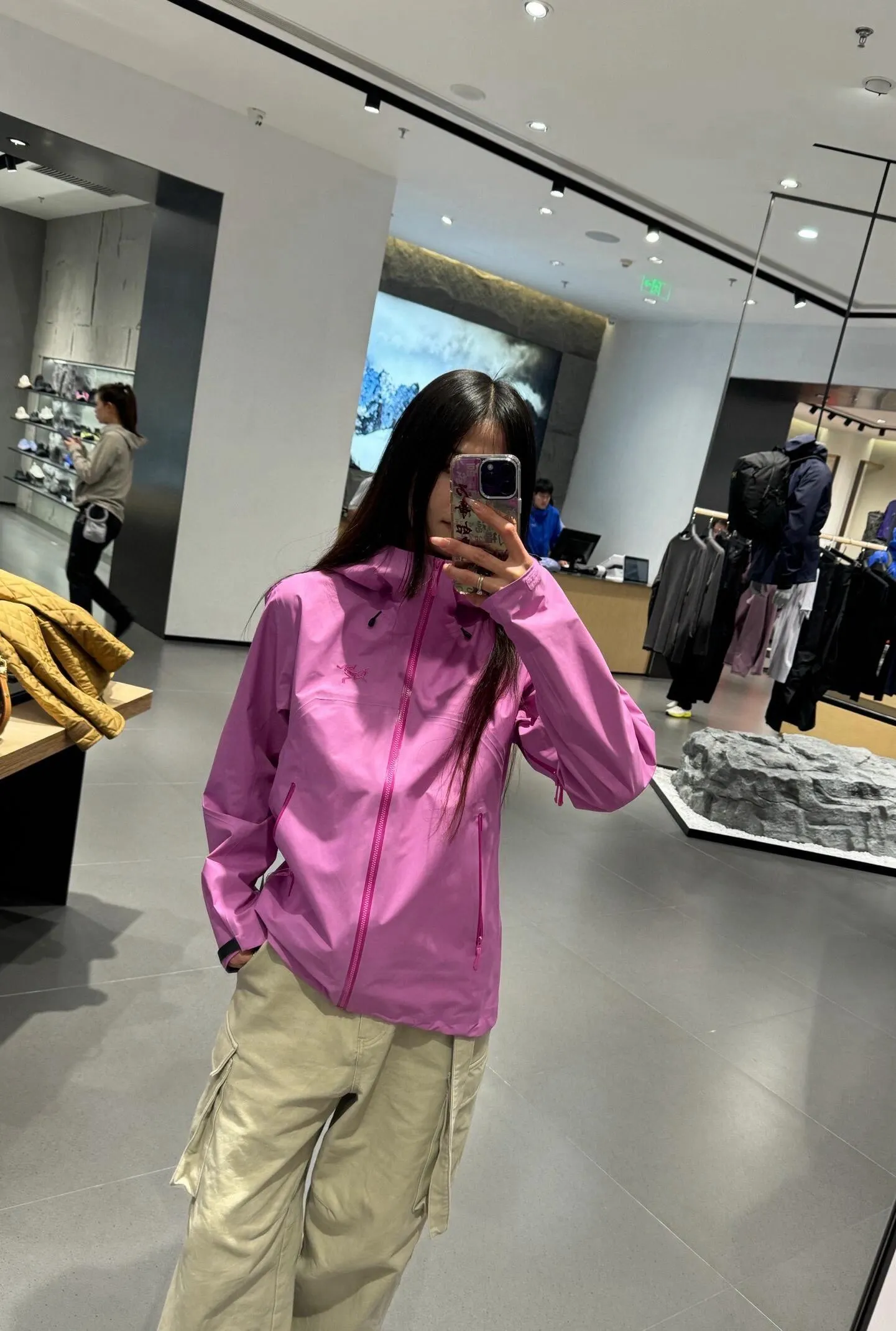 Beta SL GORE-TEX Hooded Shell Jacket D38024103 — view 4