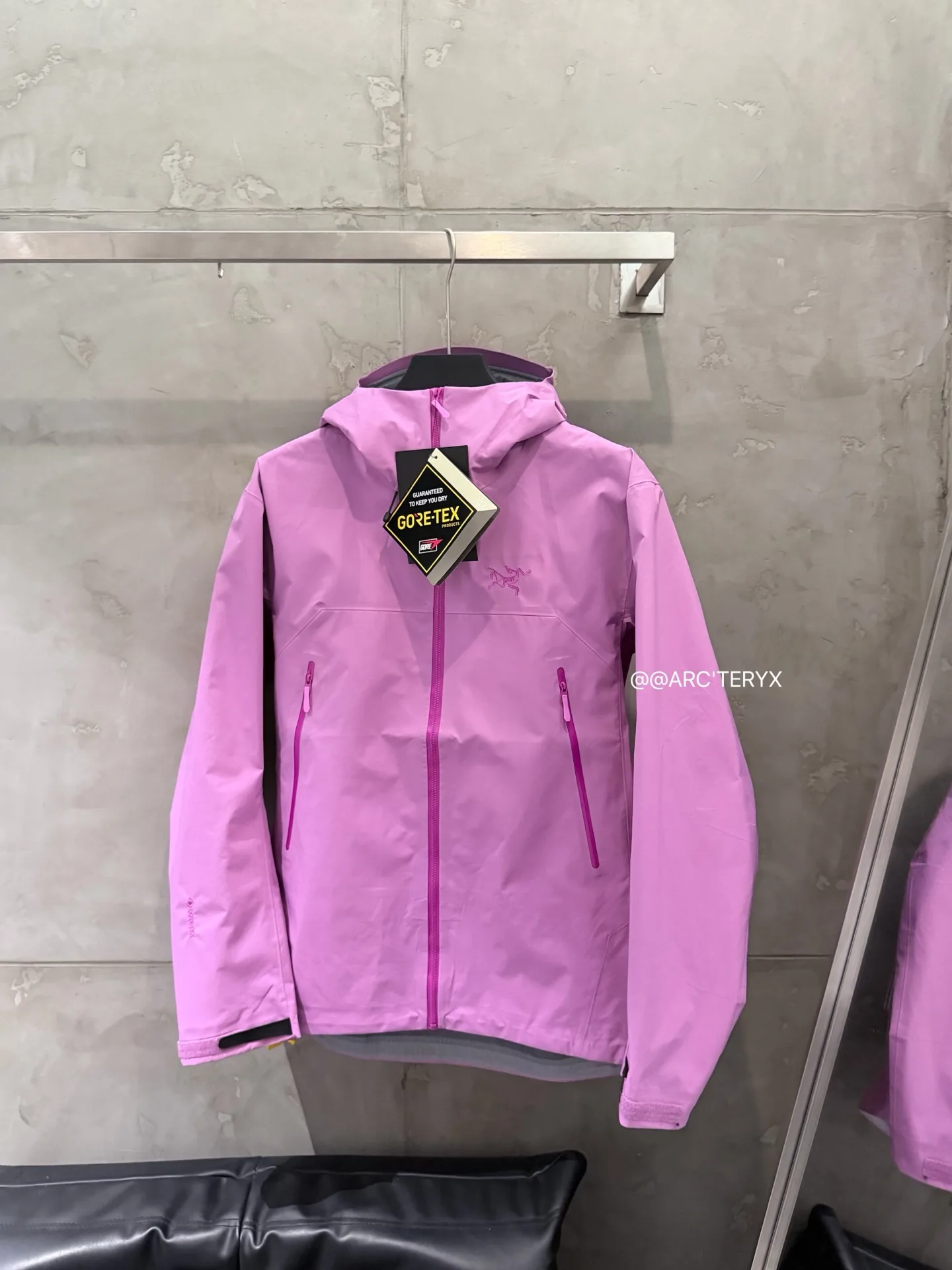 Beta SL GORE-TEX Hooded Shell Jacket D38024104