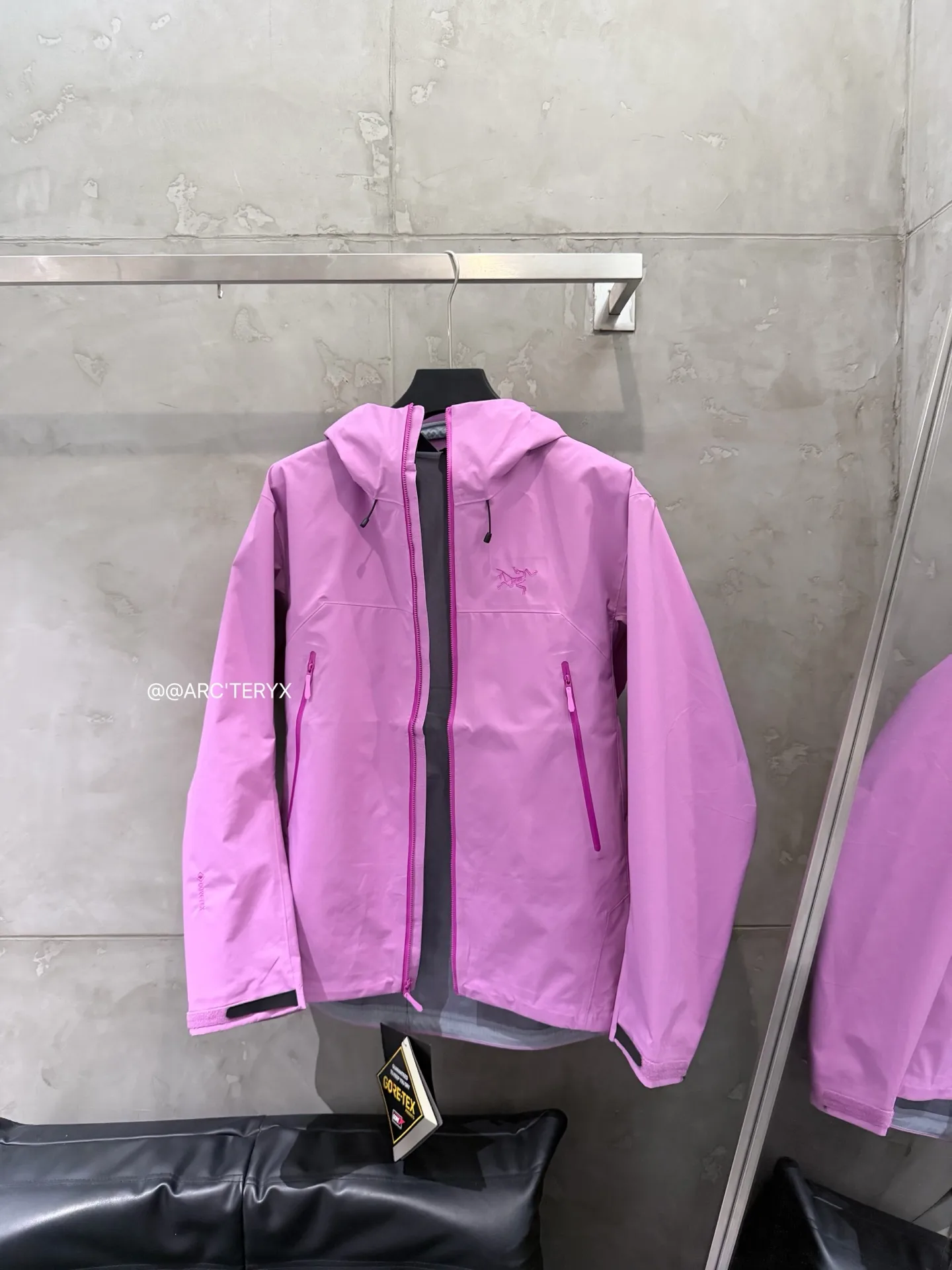 Beta SL GORE-TEX Hooded Shell Jacket D38024104 — view 2