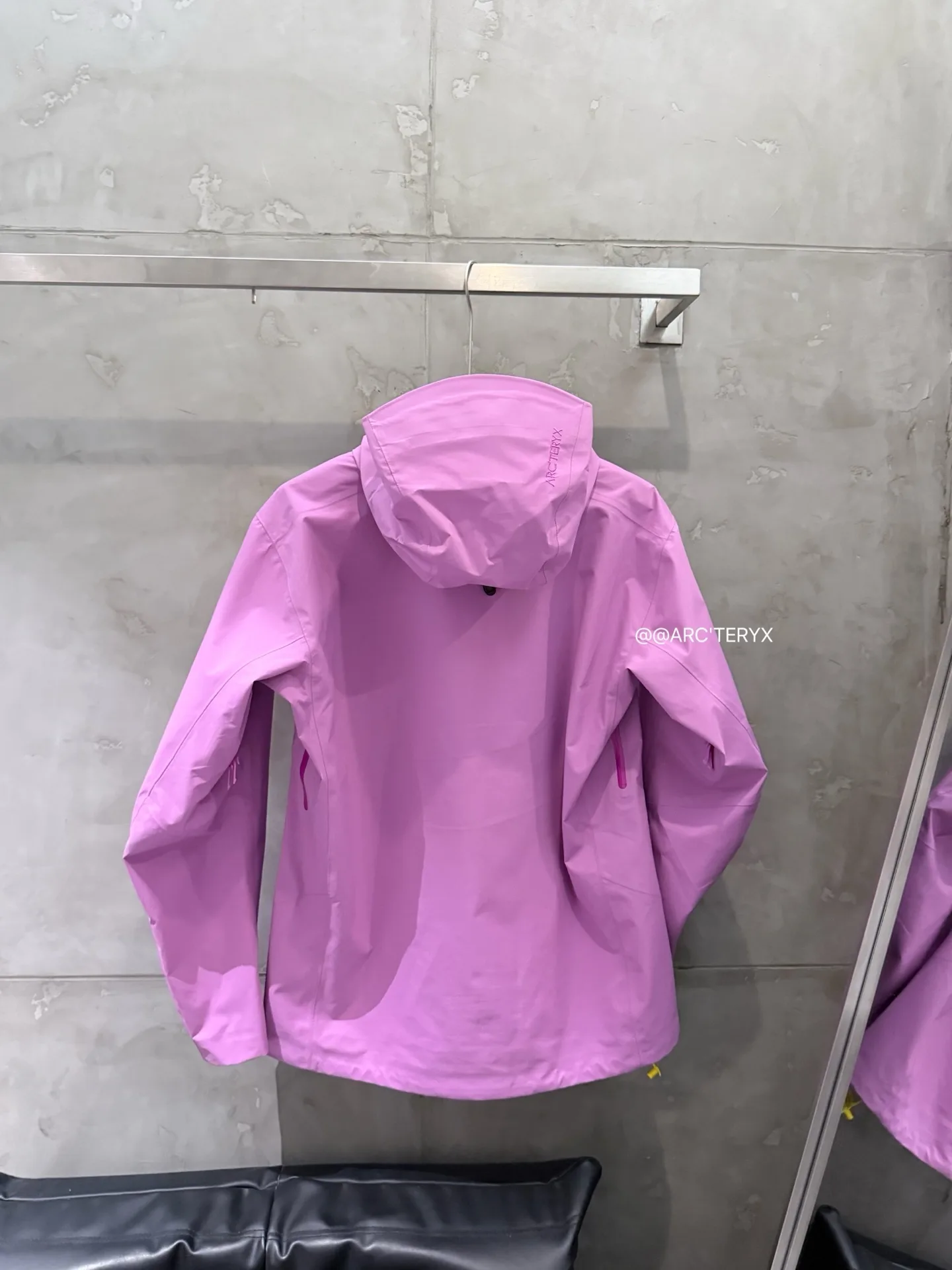Beta SL GORE-TEX Hooded Shell Jacket D38024104 — view 3