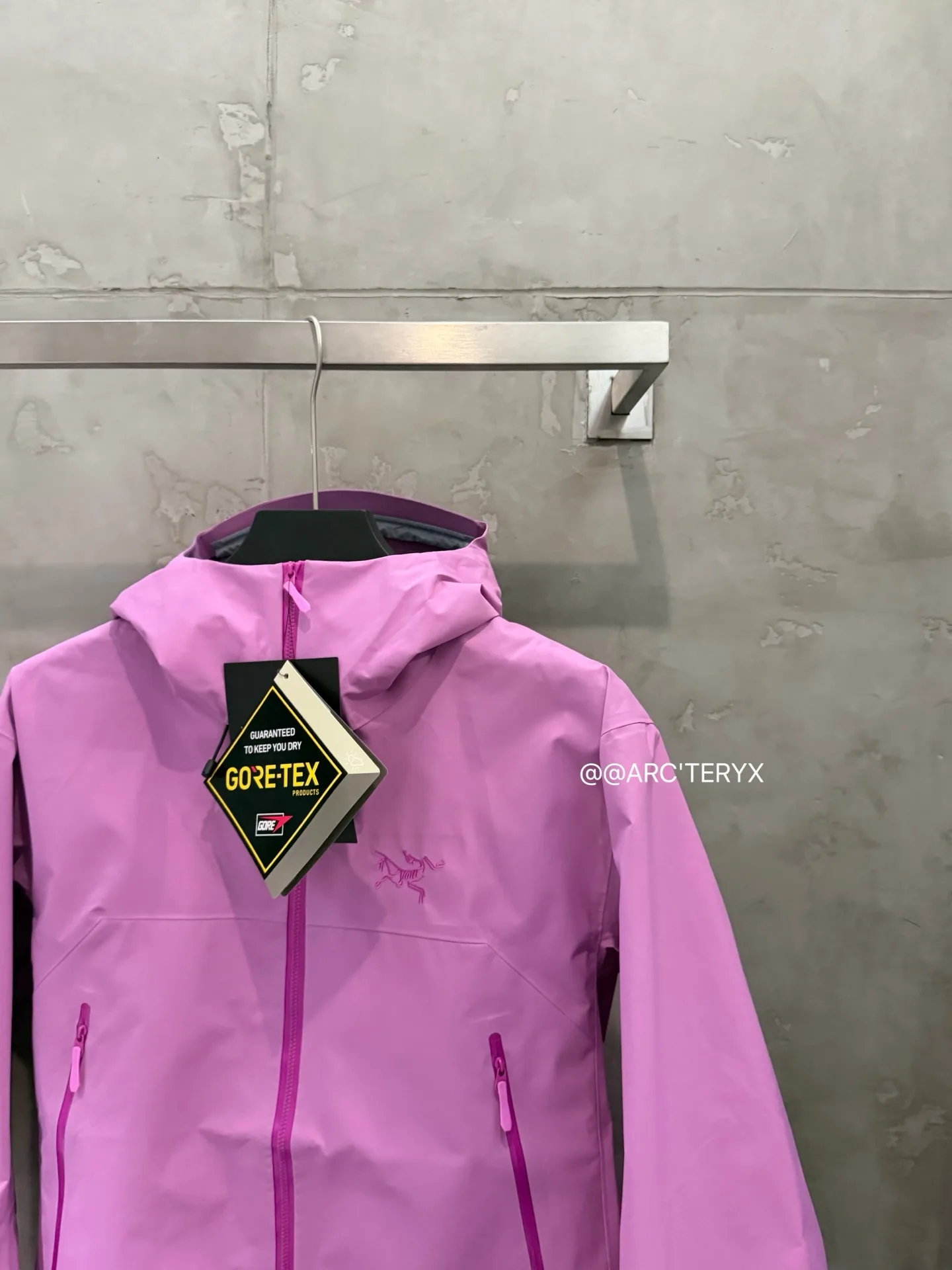 Beta SL GORE-TEX Hooded Shell Jacket D38024104 — view 4