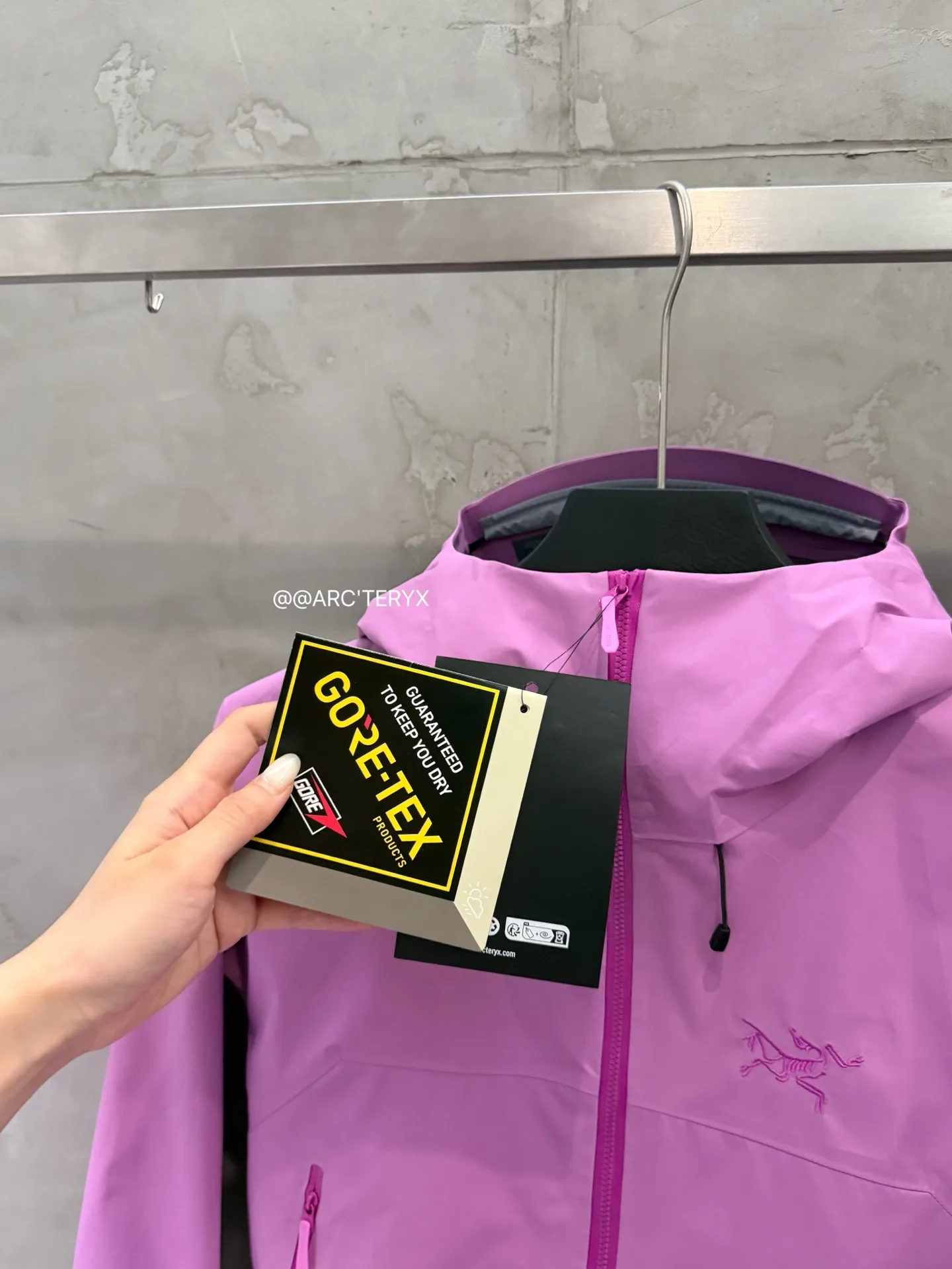 Beta SL GORE-TEX Hooded Shell Jacket D38024104 — view 5