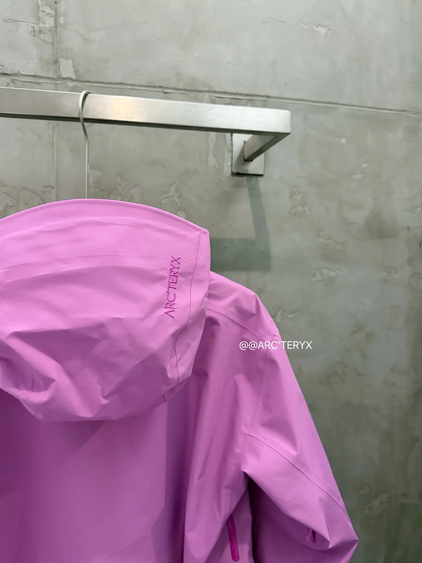 Beta SL GORE-TEX Hooded Shell Jacket D38024104 — view 7