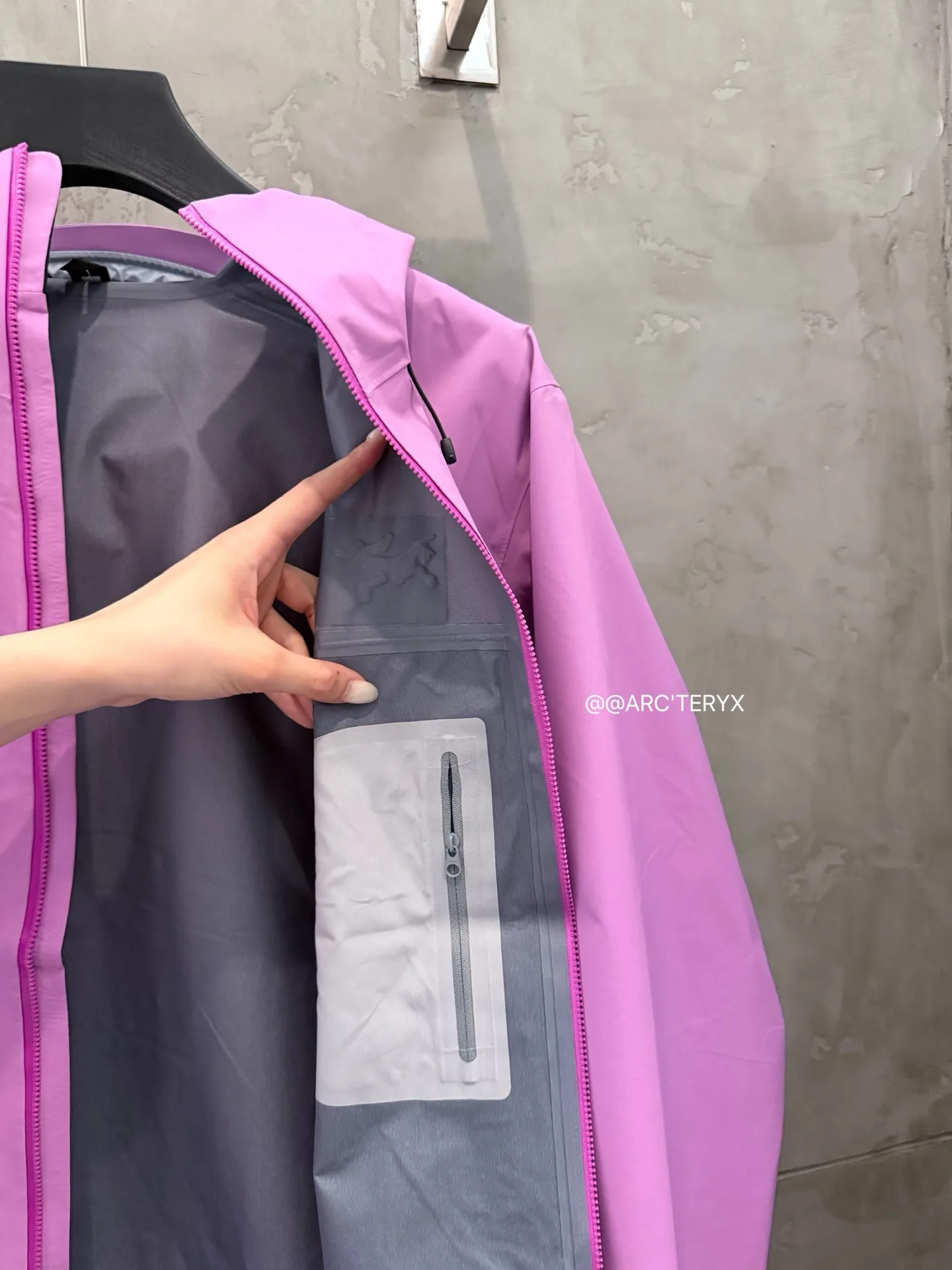 Beta SL GORE-TEX Hooded Shell Jacket D38024104 — view 8