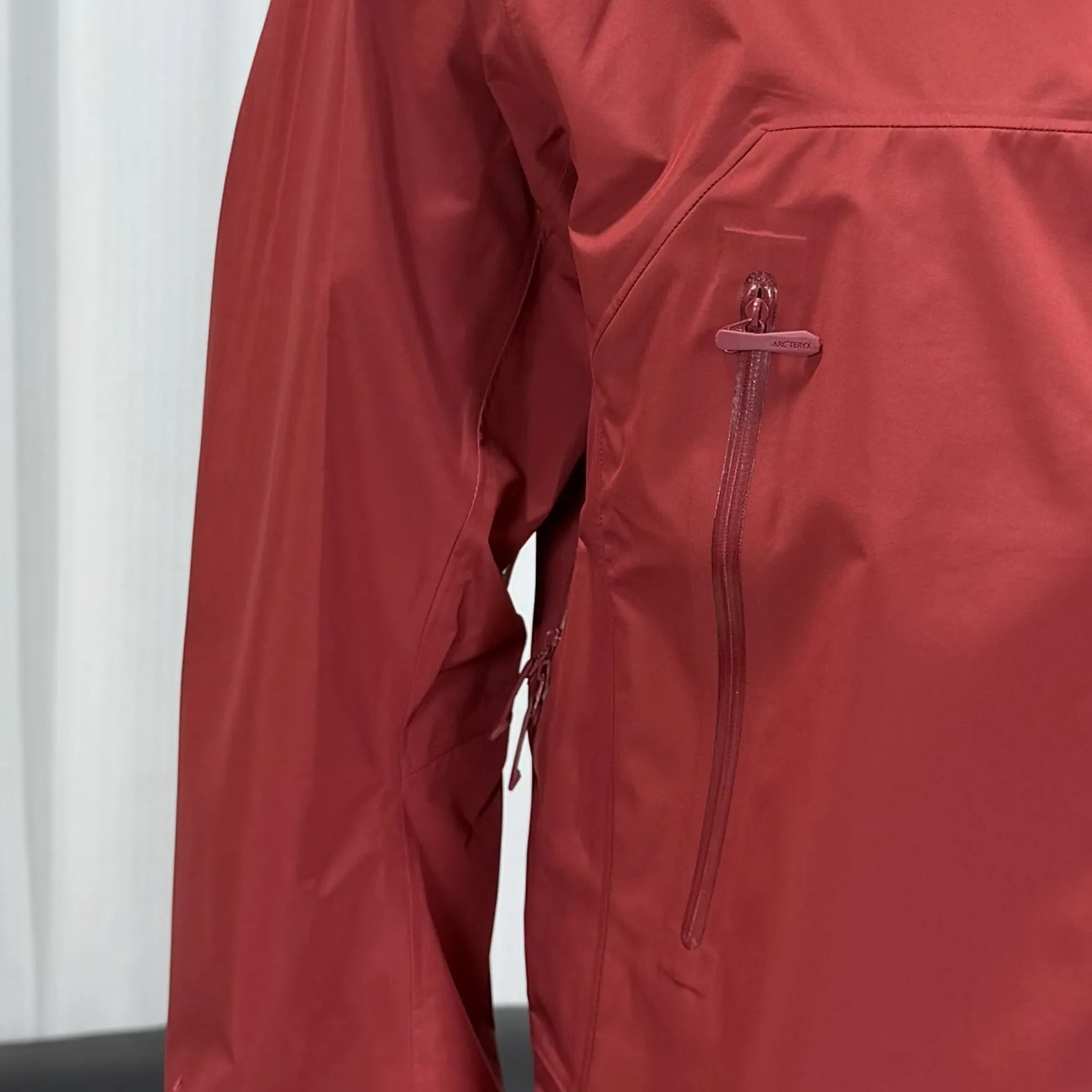 Beta SL GORE-TEX Hooded Shell Jacket D38024094 — view 2