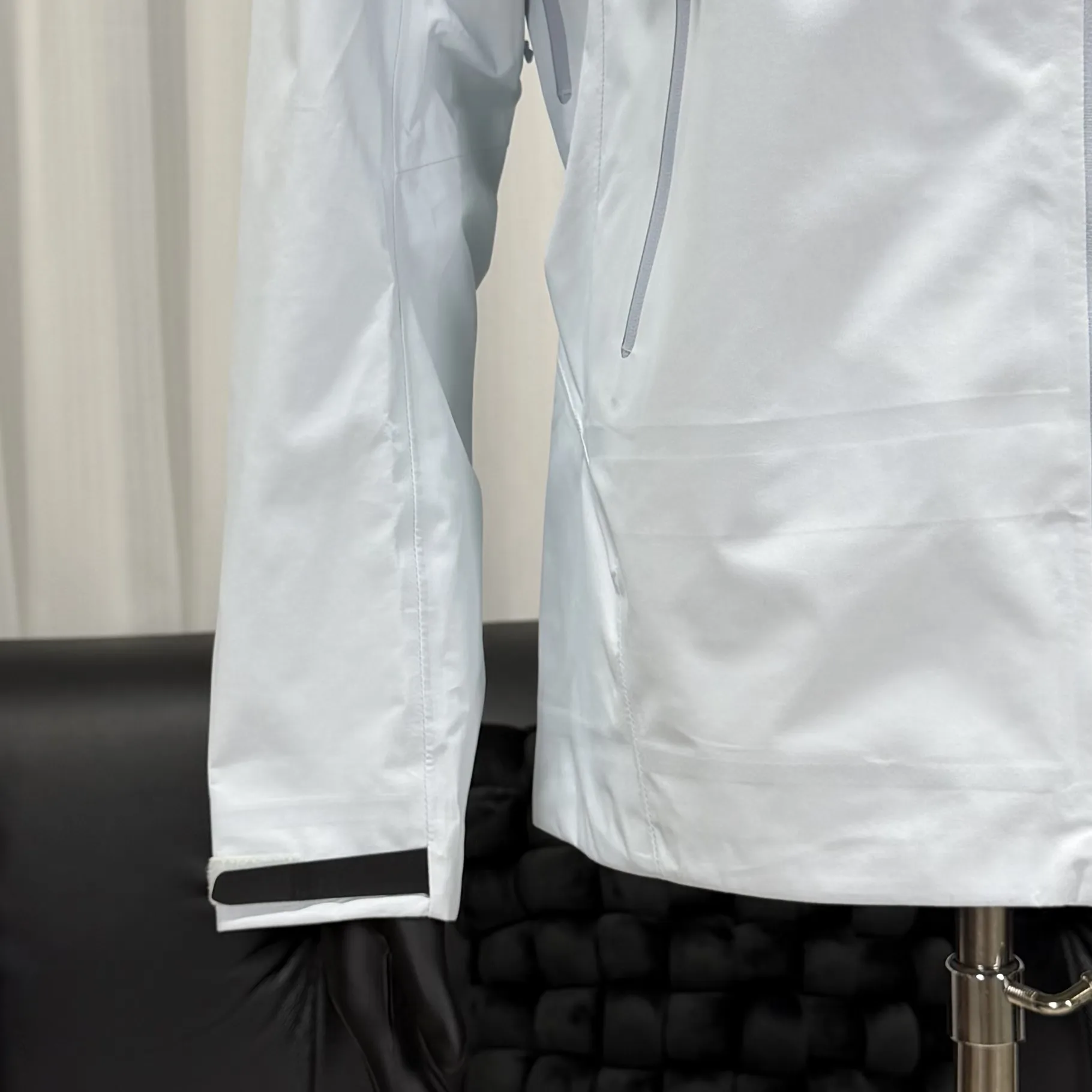 Beta SL GORE-TEX Hooded Shell Jacket D38024090 — view 3