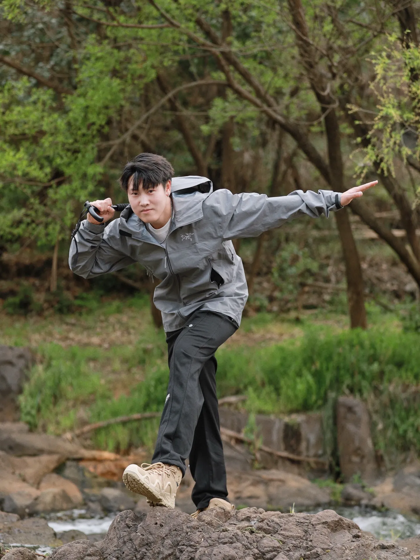 Beta SL GORE-TEX Hooded Shell Jacket D38024107 — view 5