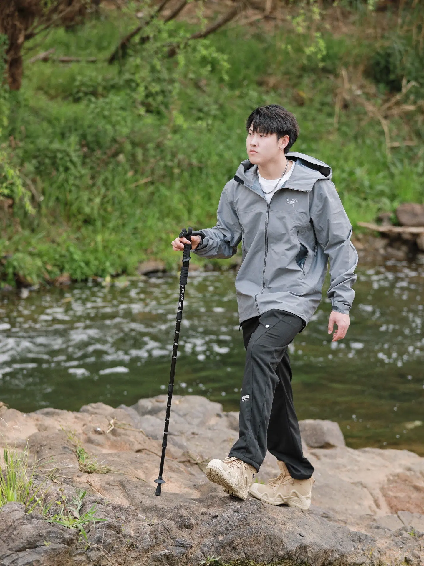 Beta SL GORE-TEX Hooded Shell Jacket D38024107 — view 8