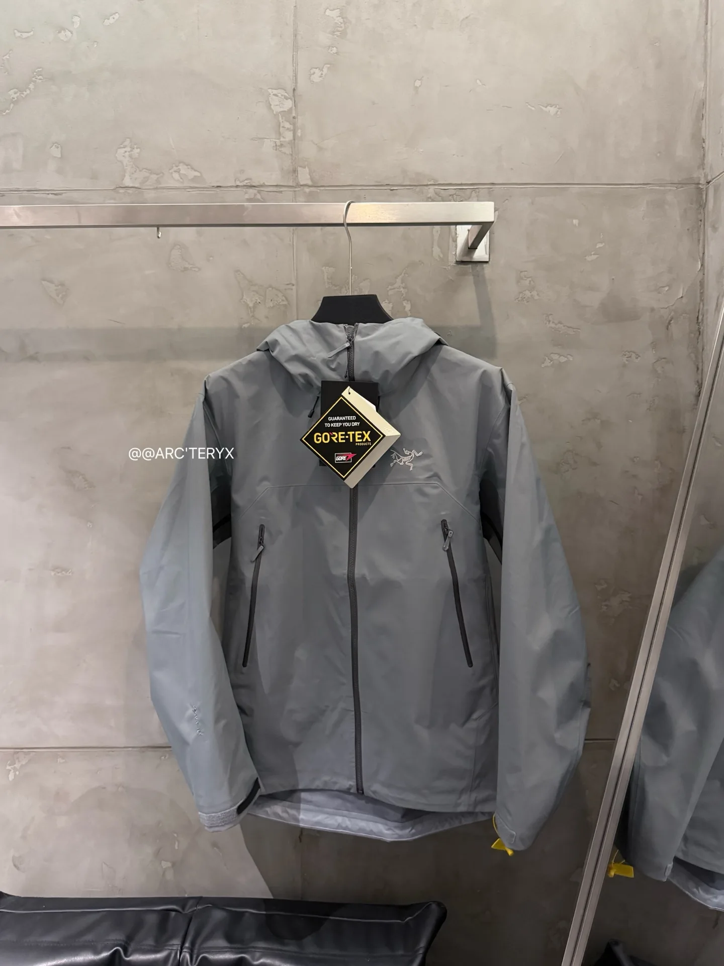Beta SL GORE-TEX Hooded Shell Jacket D38024108