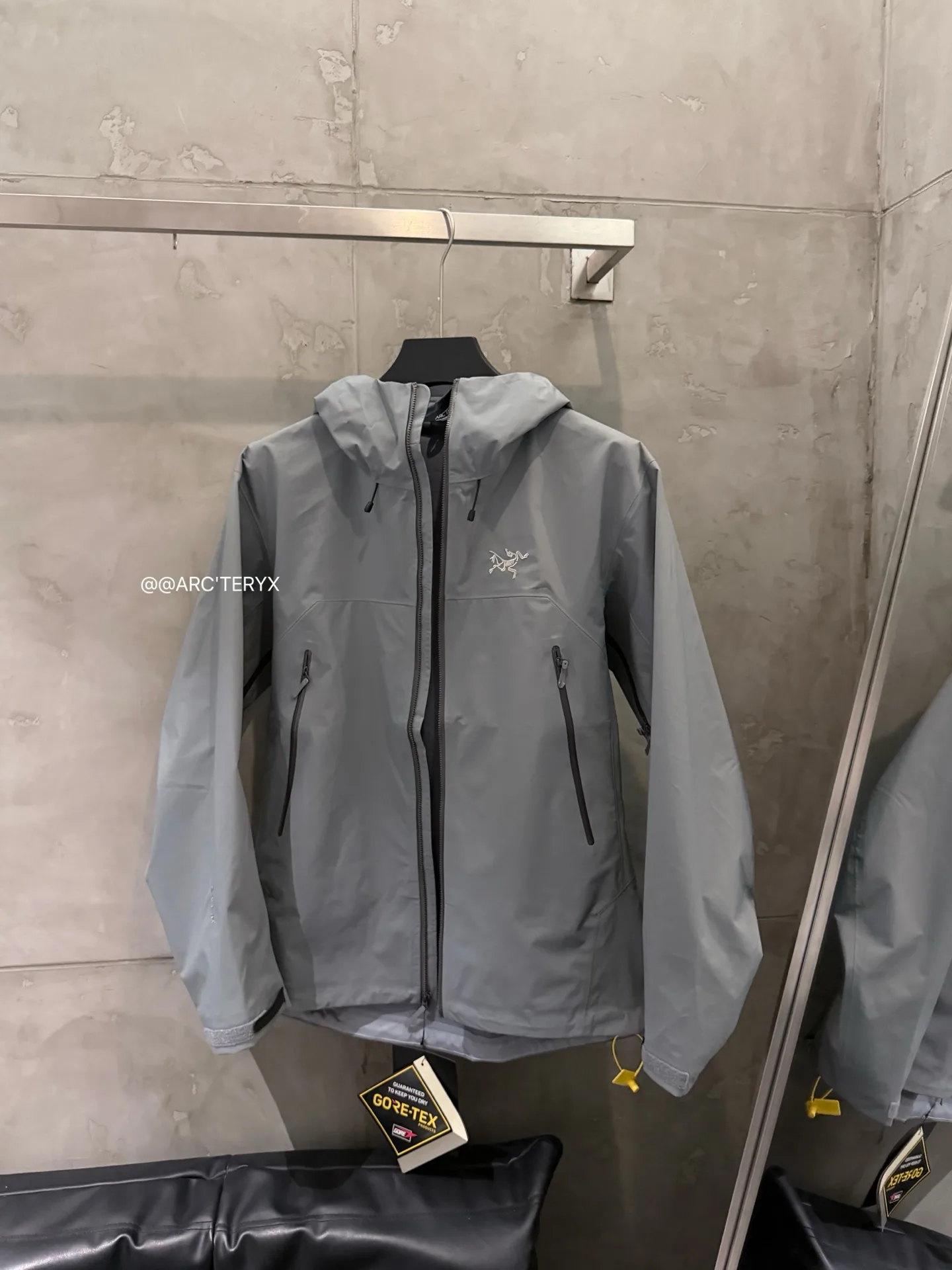 Beta SL GORE-TEX Hooded Shell Jacket D38024108 — view 4