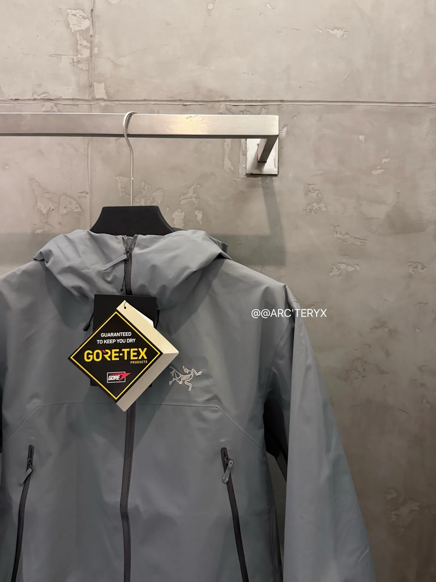 Beta SL GORE-TEX Hooded Shell Jacket D38024108 — view 5