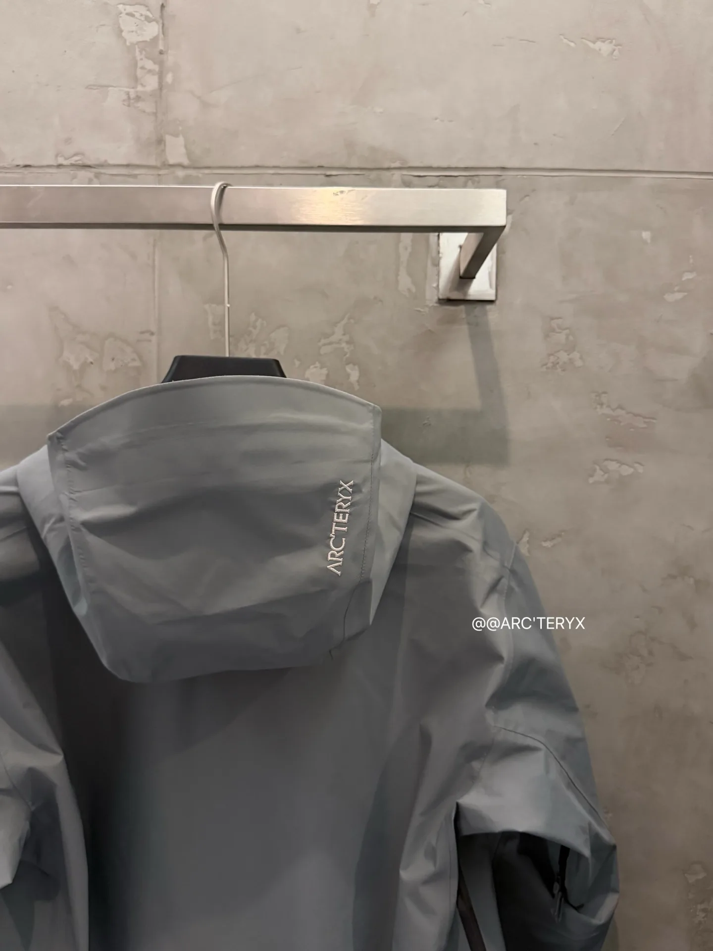 Beta SL GORE-TEX Hooded Shell Jacket D38024108 — view 8