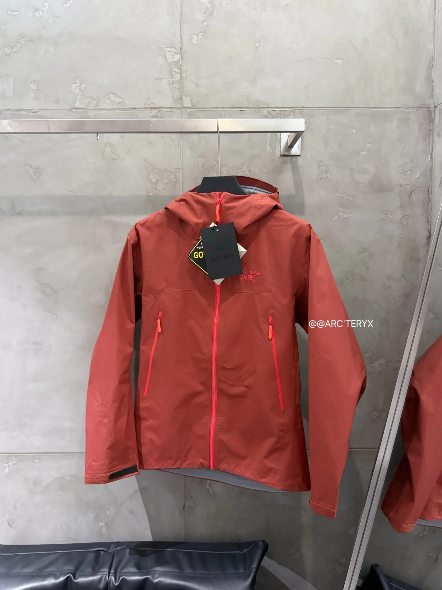 Beta SL GORE-TEX Hooded Shell Jacket D38024106