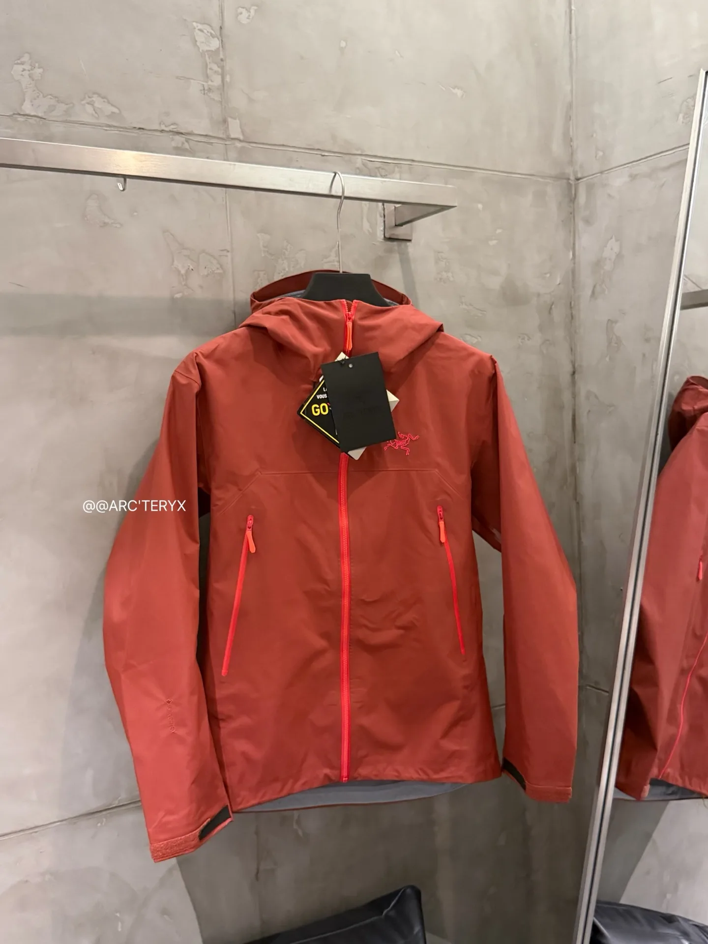Beta SL GORE-TEX Hooded Shell Jacket D38024106 — view 2
