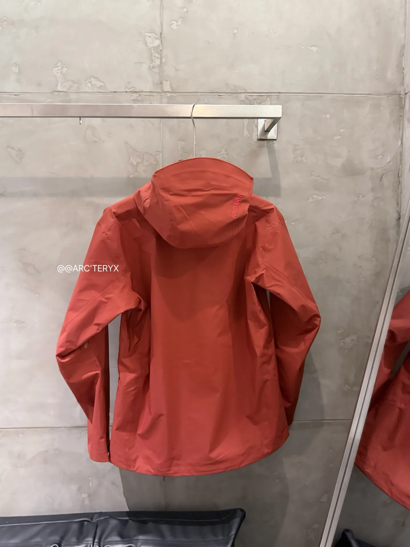 Beta SL GORE-TEX Hooded Shell Jacket D38024106 — view 4