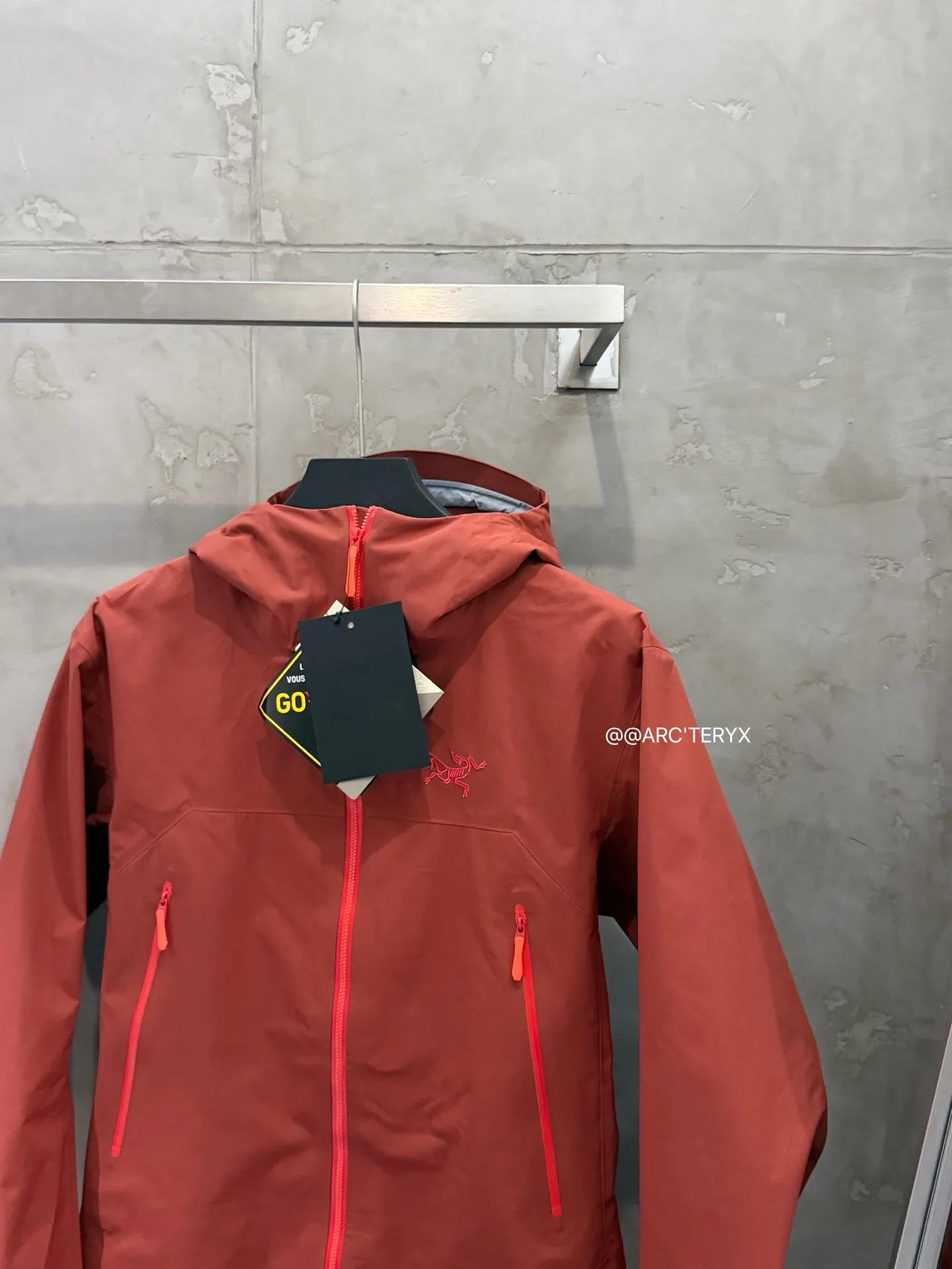 Beta SL GORE-TEX Hooded Shell Jacket D38024106 — view 5