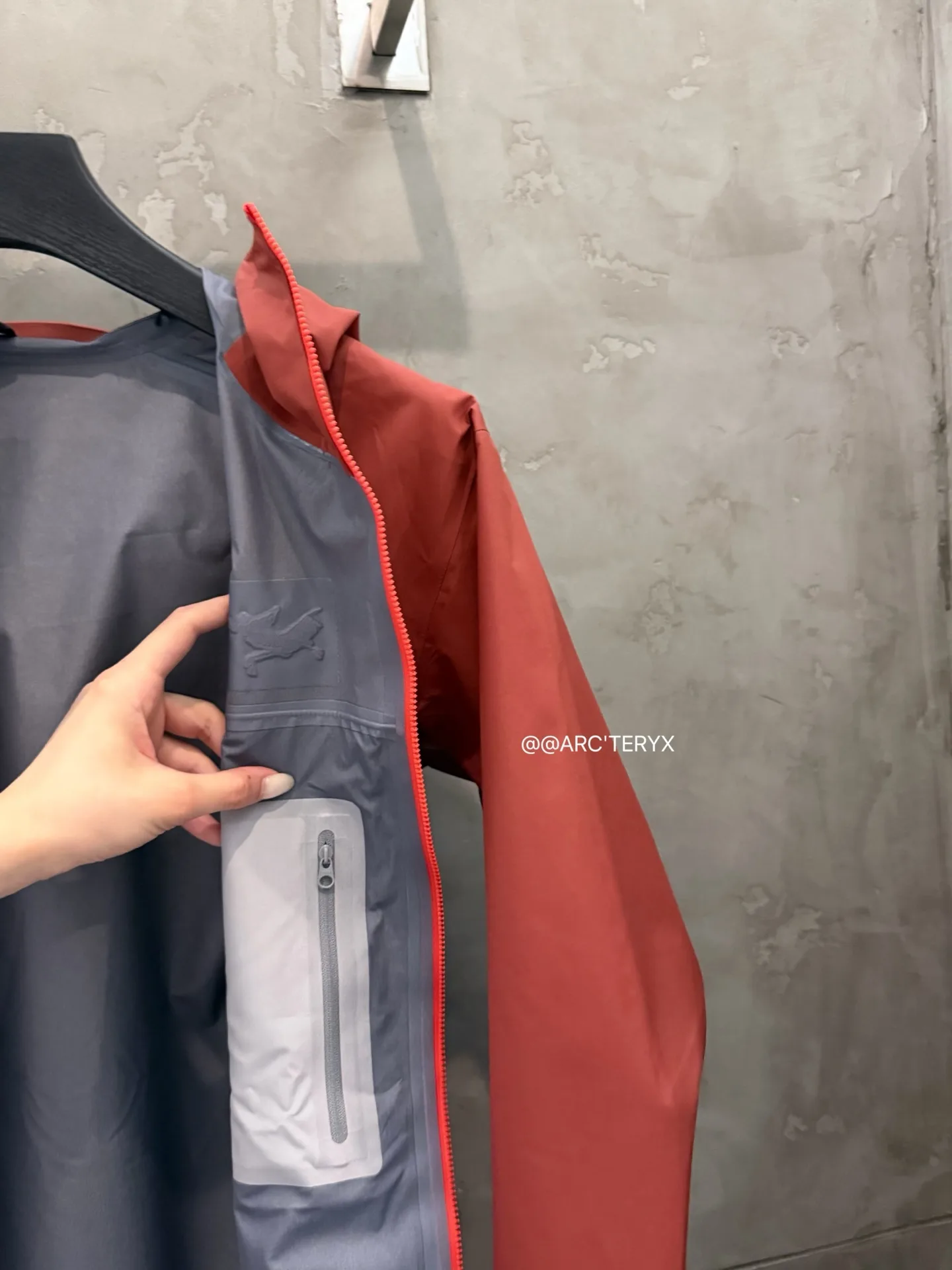 Beta SL GORE-TEX Hooded Shell Jacket D38024106 — view 11