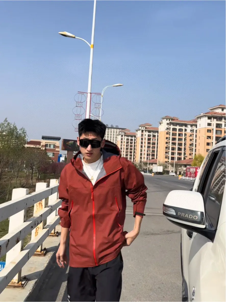 Beta SL GORE-TEX Hooded Shell Jacket D38024105 — view 2