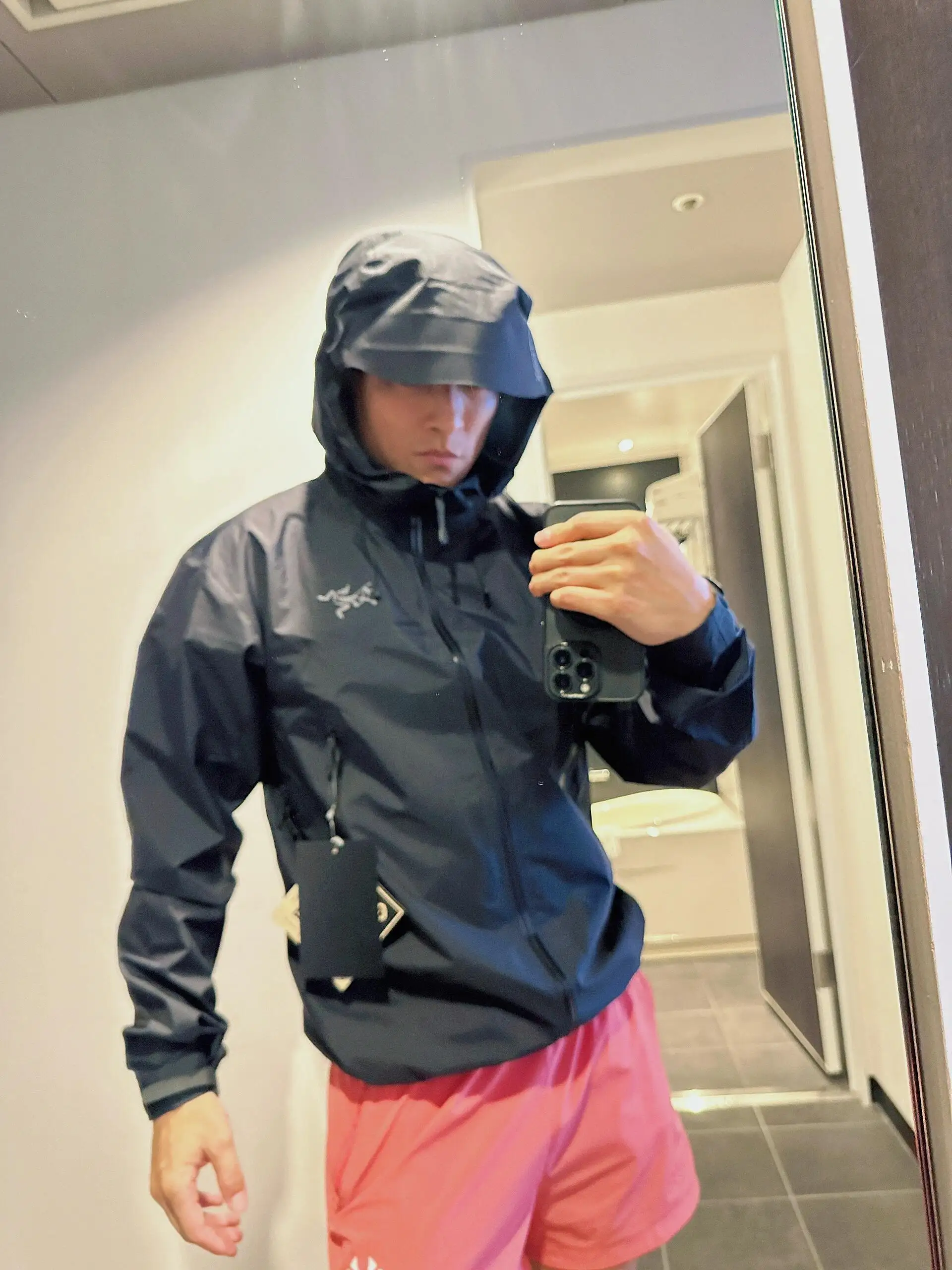 Beta SL GORE-TEX Hooded Shell Jacket D38024085 — view 2