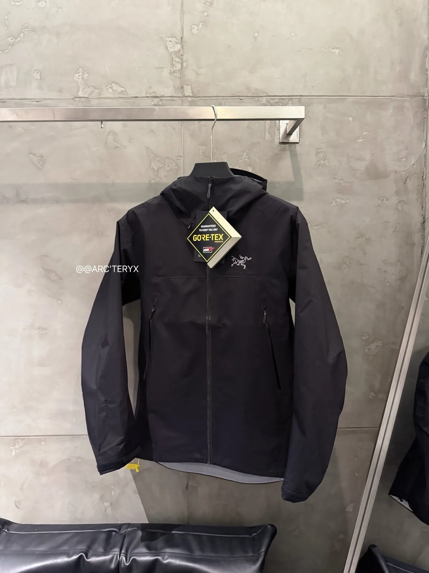 Beta SL GORE-TEX Hooded Shell Jacket D38024086