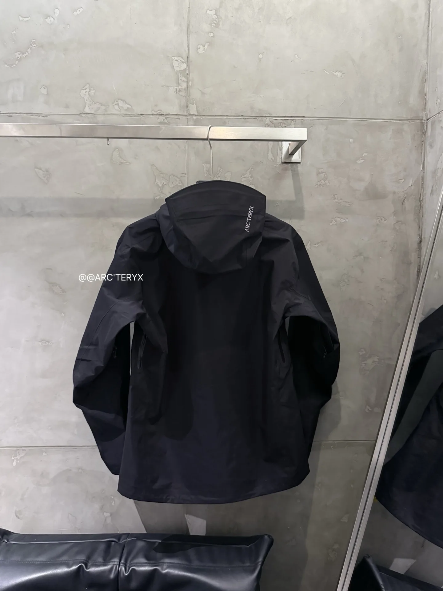 Beta SL GORE-TEX Hooded Shell Jacket D38024086 — view 2