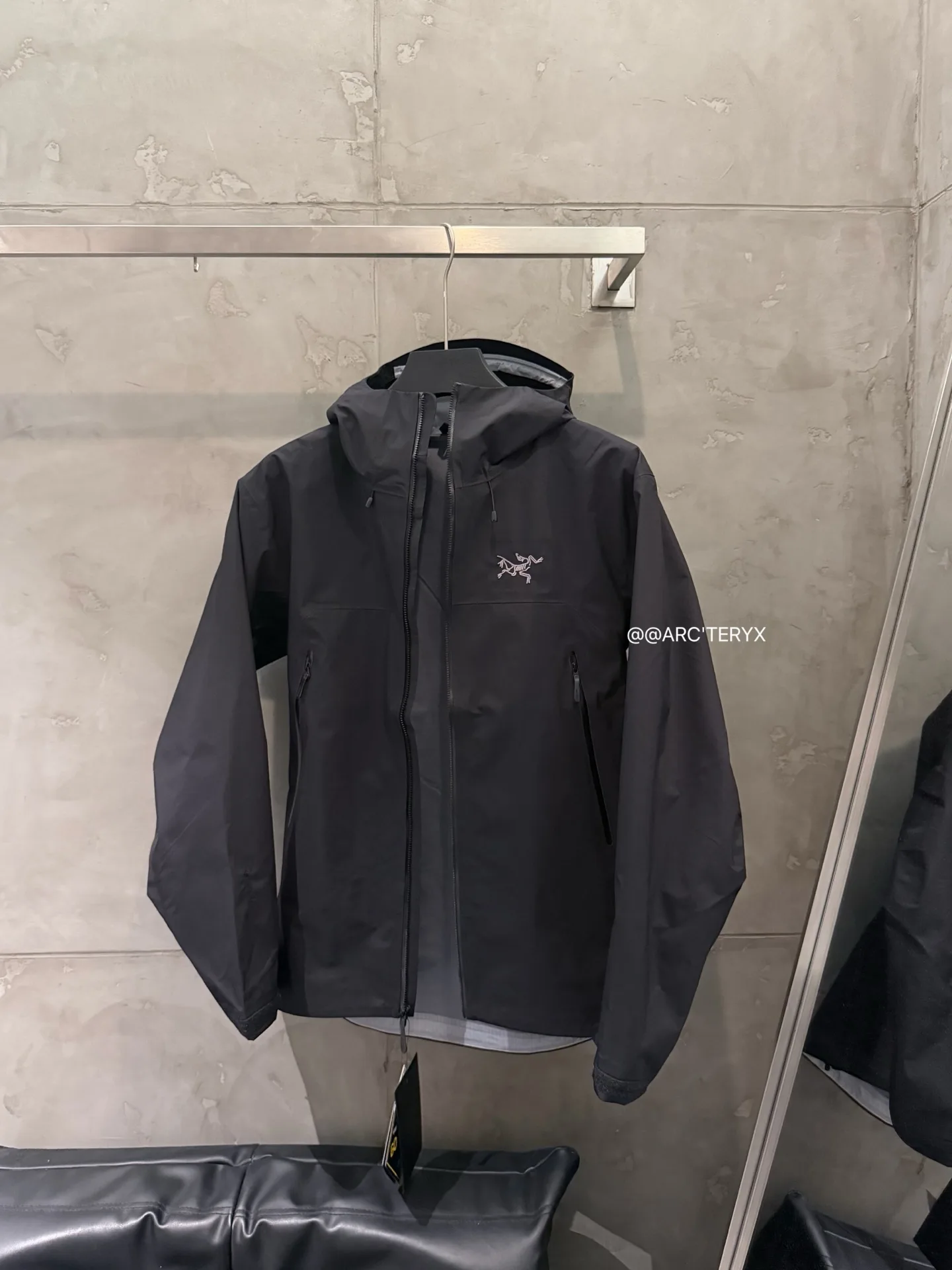 Beta SL GORE-TEX Hooded Shell Jacket D38024086 — view 3