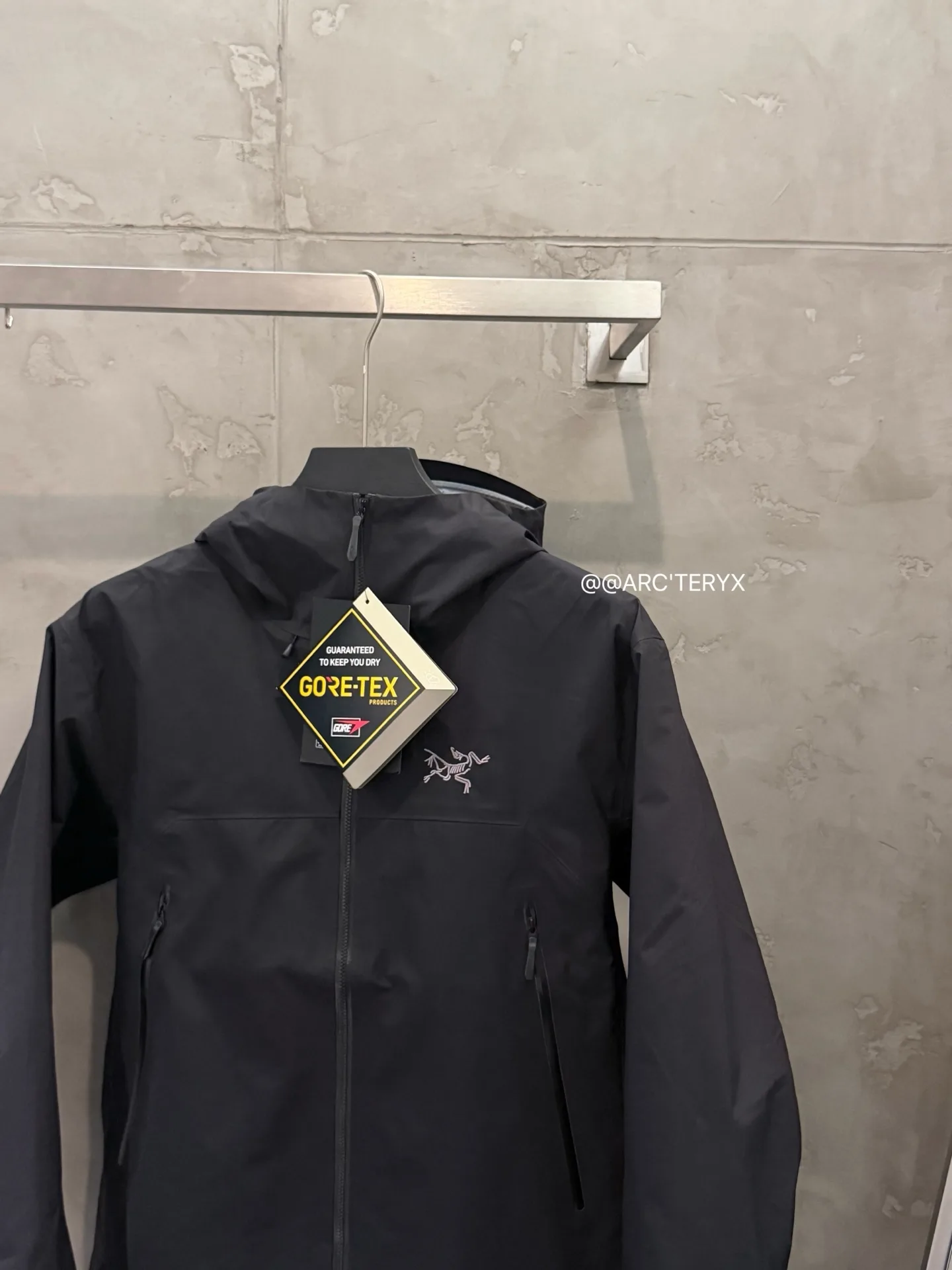 Beta SL GORE-TEX Hooded Shell Jacket D38024086 — view 4