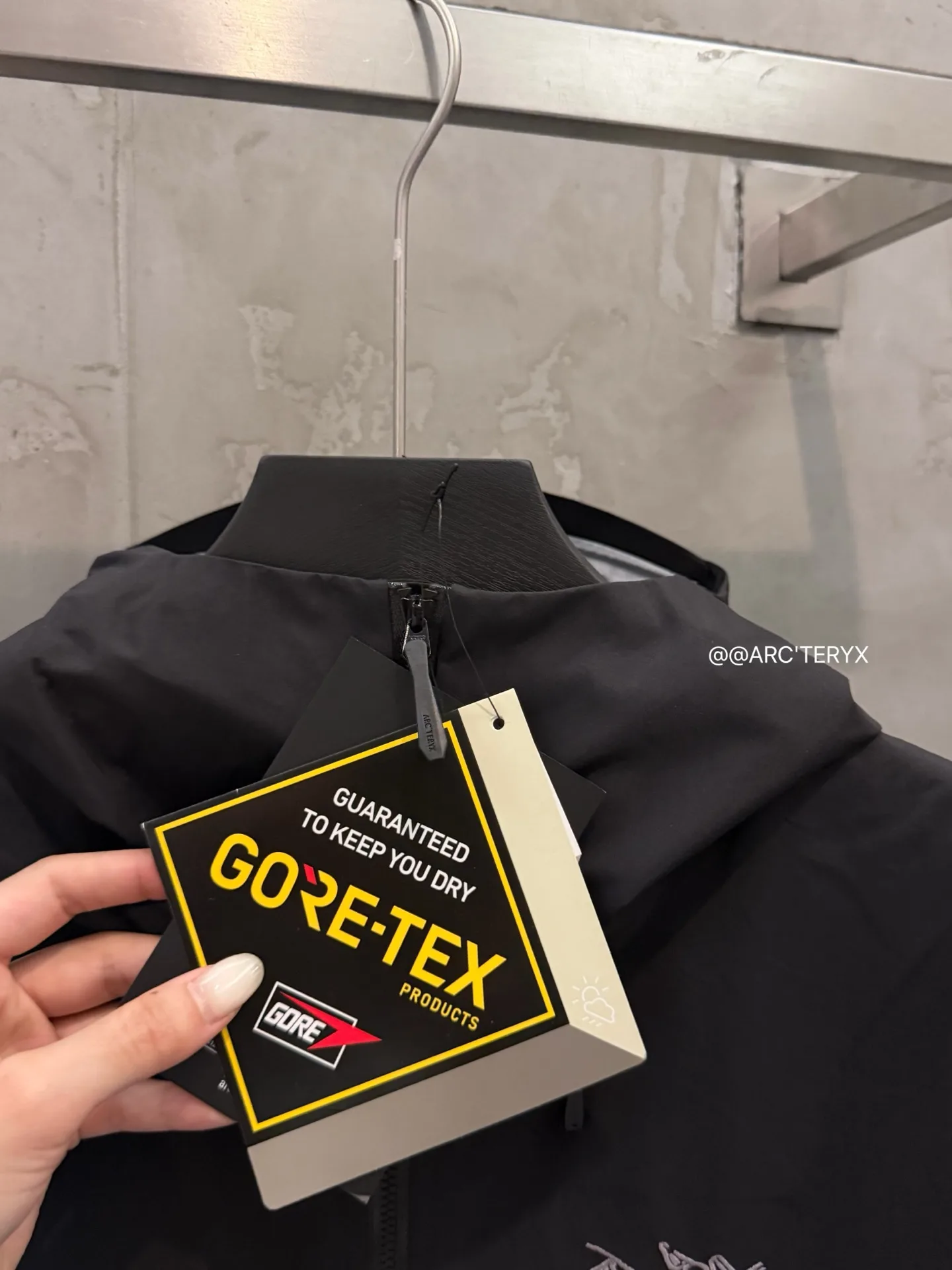 Beta SL GORE-TEX Hooded Shell Jacket D38024086 — view 5