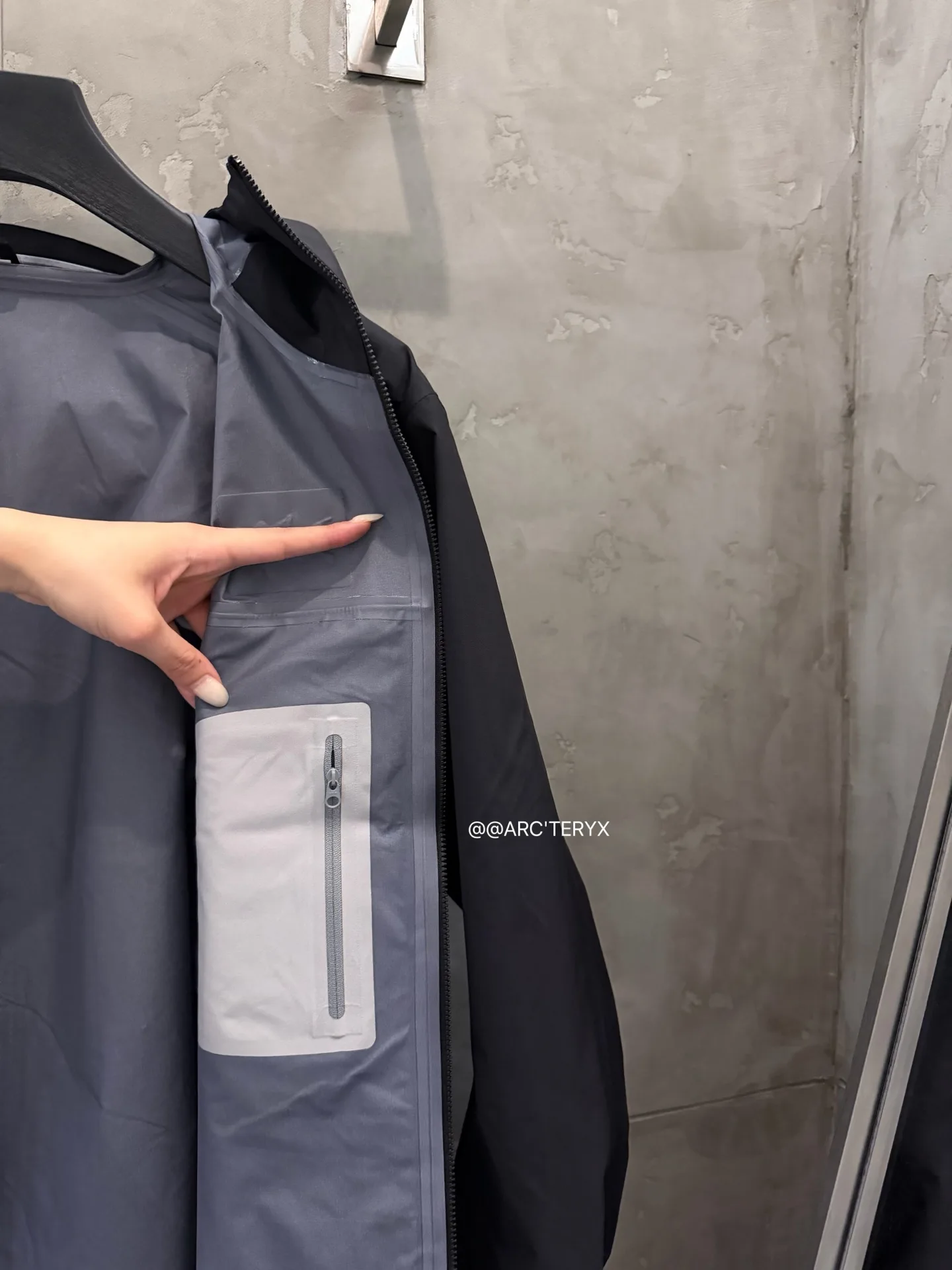 Beta SL GORE-TEX Hooded Shell Jacket D38024086 — view 7