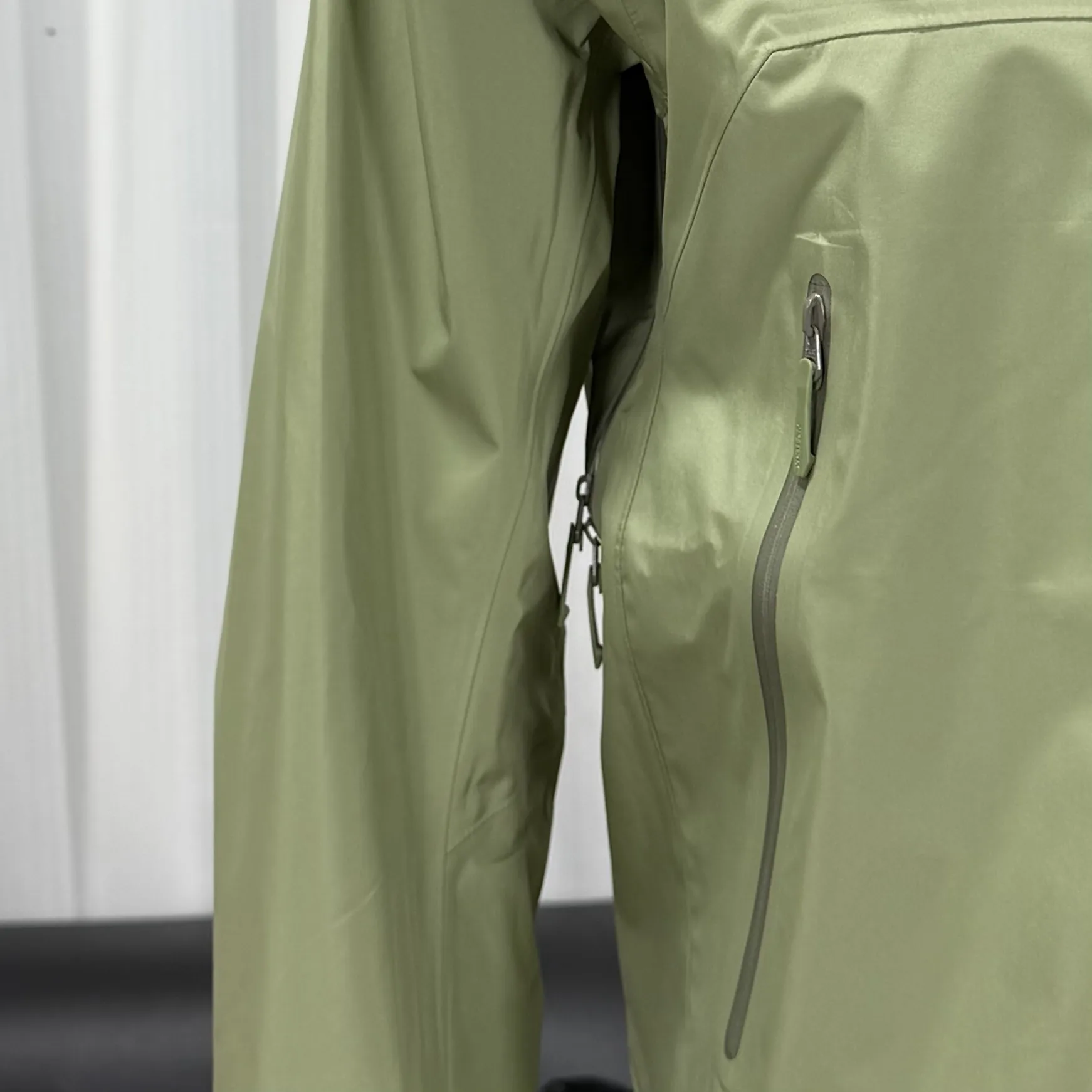Beta SL GORE-TEX Hooded Shell Jacket D38024092 — view 2