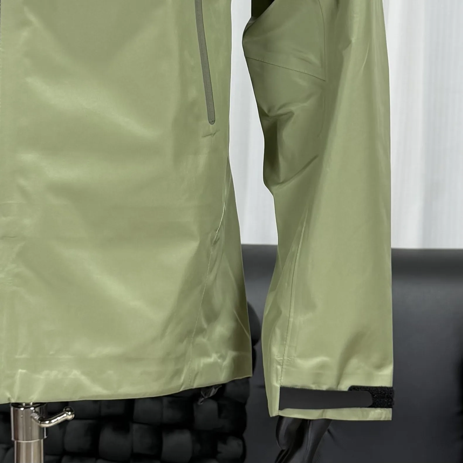 Beta SL GORE-TEX Hooded Shell Jacket D38024092 — view 4