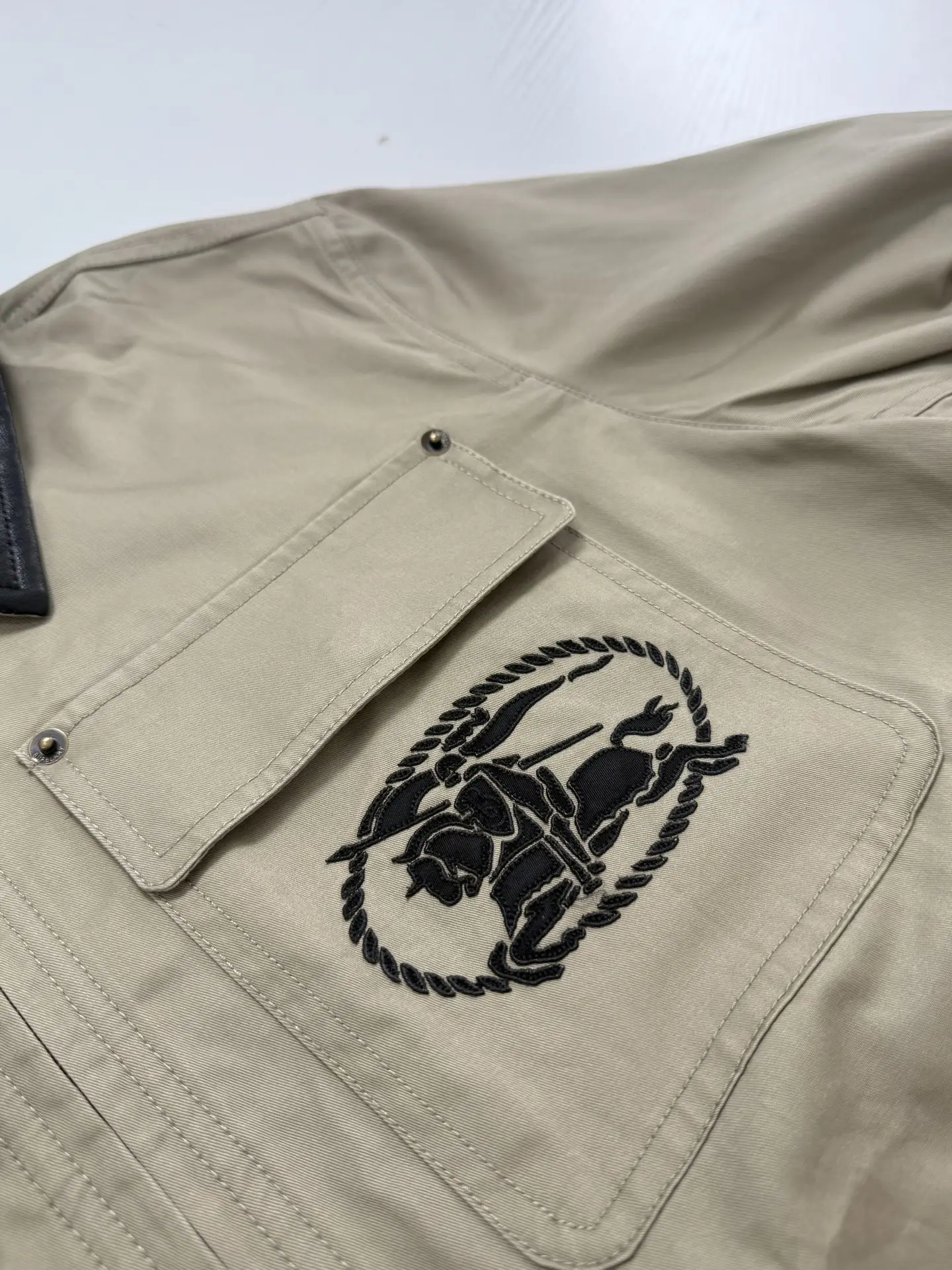 Leather-Collar Embroidered Knight Work Jacket D38021250 — view 5