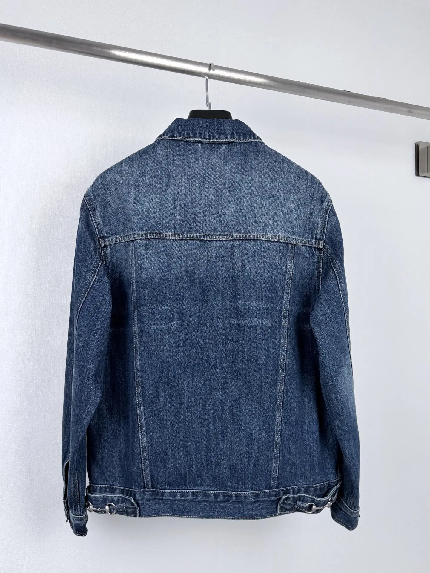 Horsebit Detail Denim Trucker Jacket D38021390 — view 3