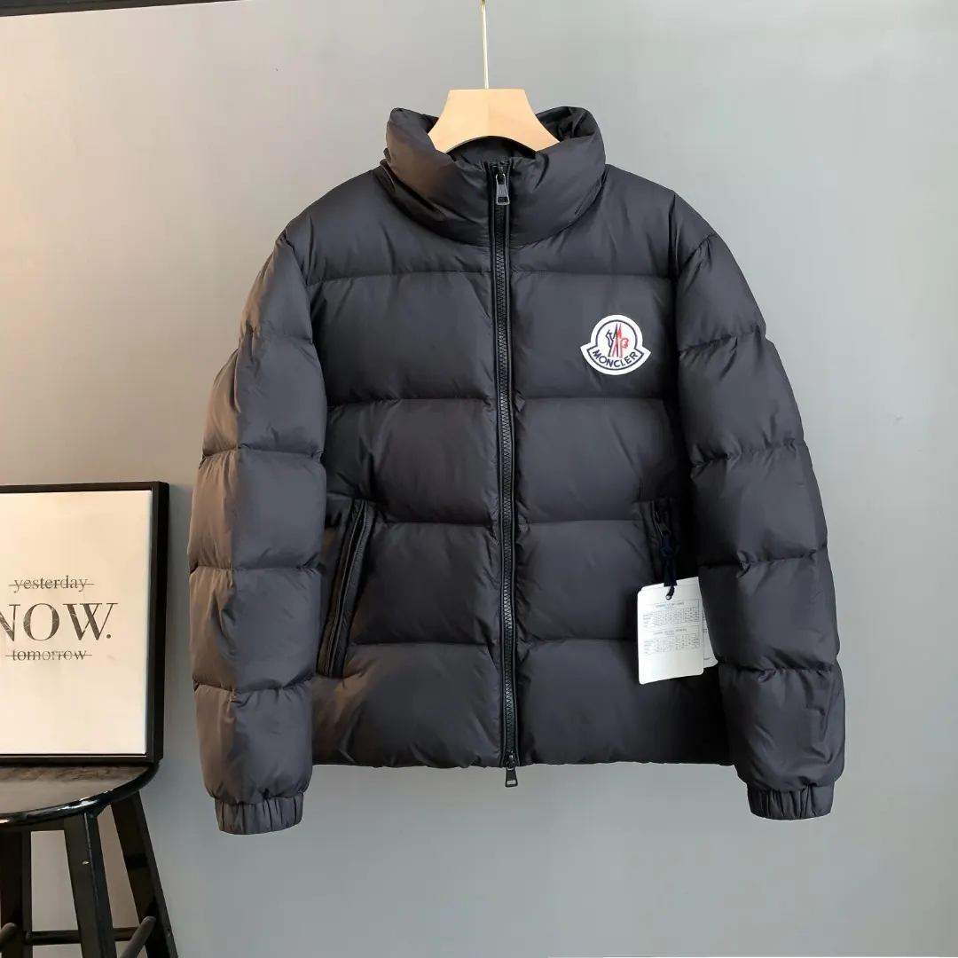 Moncler Logo-Patch Down Puffer Jacket D38024721
