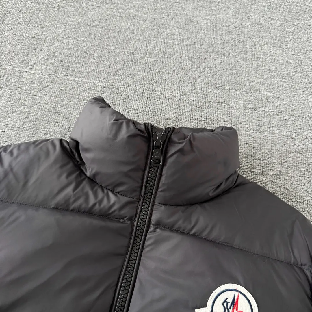 Moncler Logo-Patch Down Puffer Jacket D38024721 — view 3