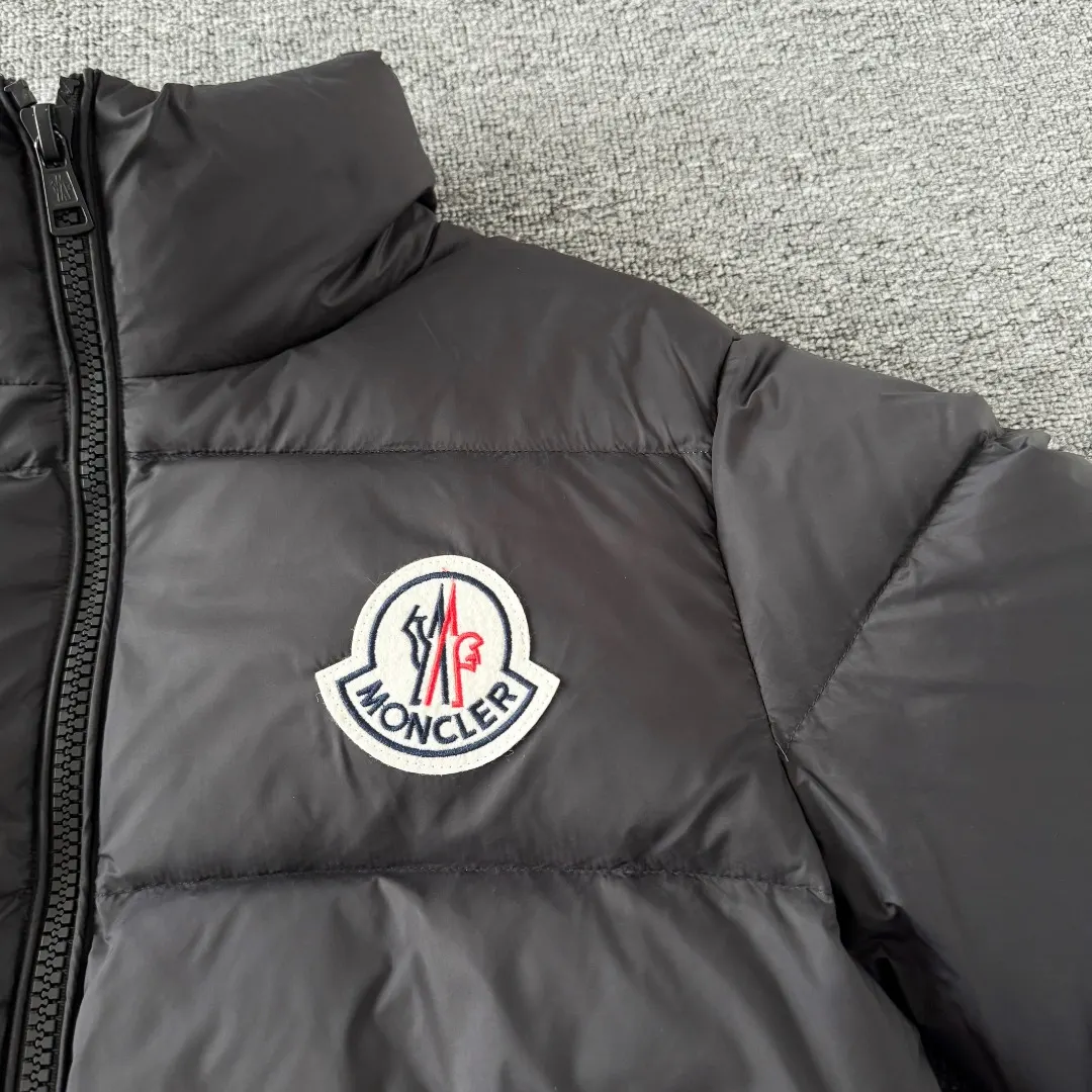 Moncler Logo-Patch Down Puffer Jacket D38024721 — view 4